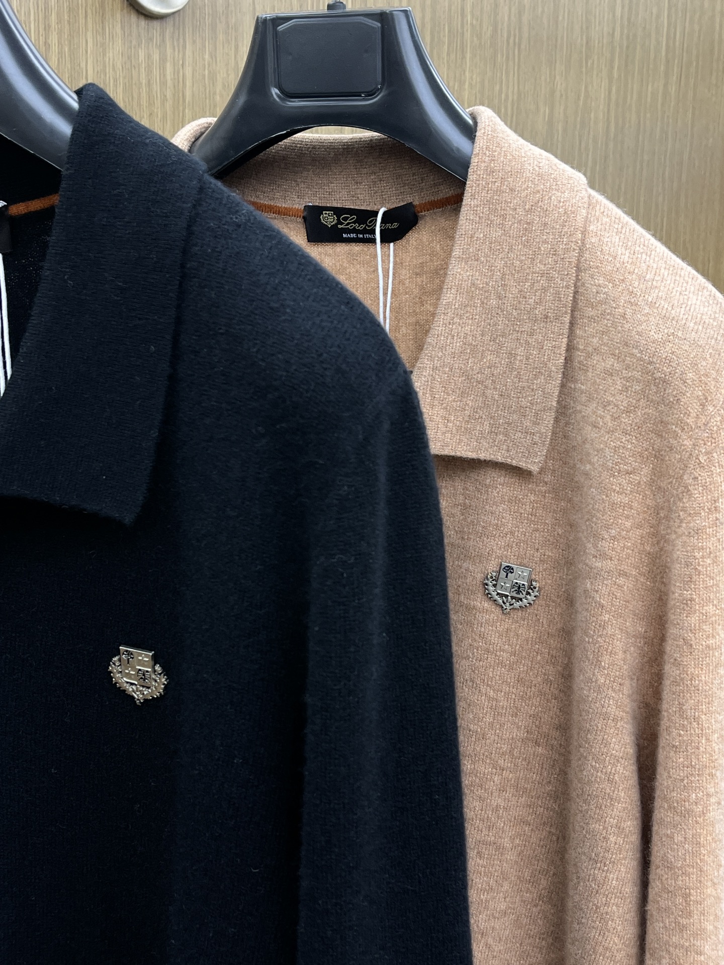 秋冬 lP🆕 采用羊绒羊毛混纺纱线，保暖性佳，蓬松柔软，加倍呵护肌肤，给你轻如无物的穿着感体验。高品质天