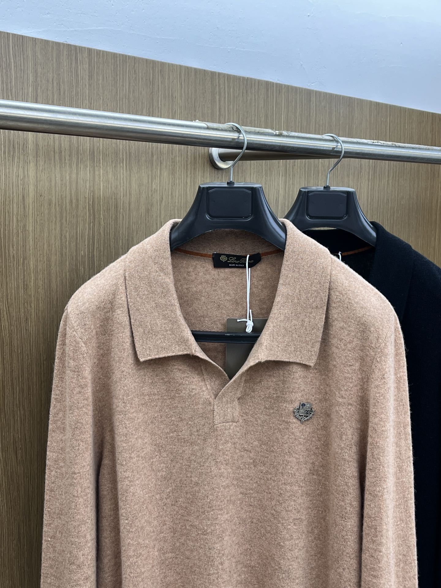 秋冬 lP🆕 采用羊绒羊毛混纺纱线，保暖性佳，蓬松柔软，加倍呵护肌肤，给你轻如无物的穿着感体验。高品质天