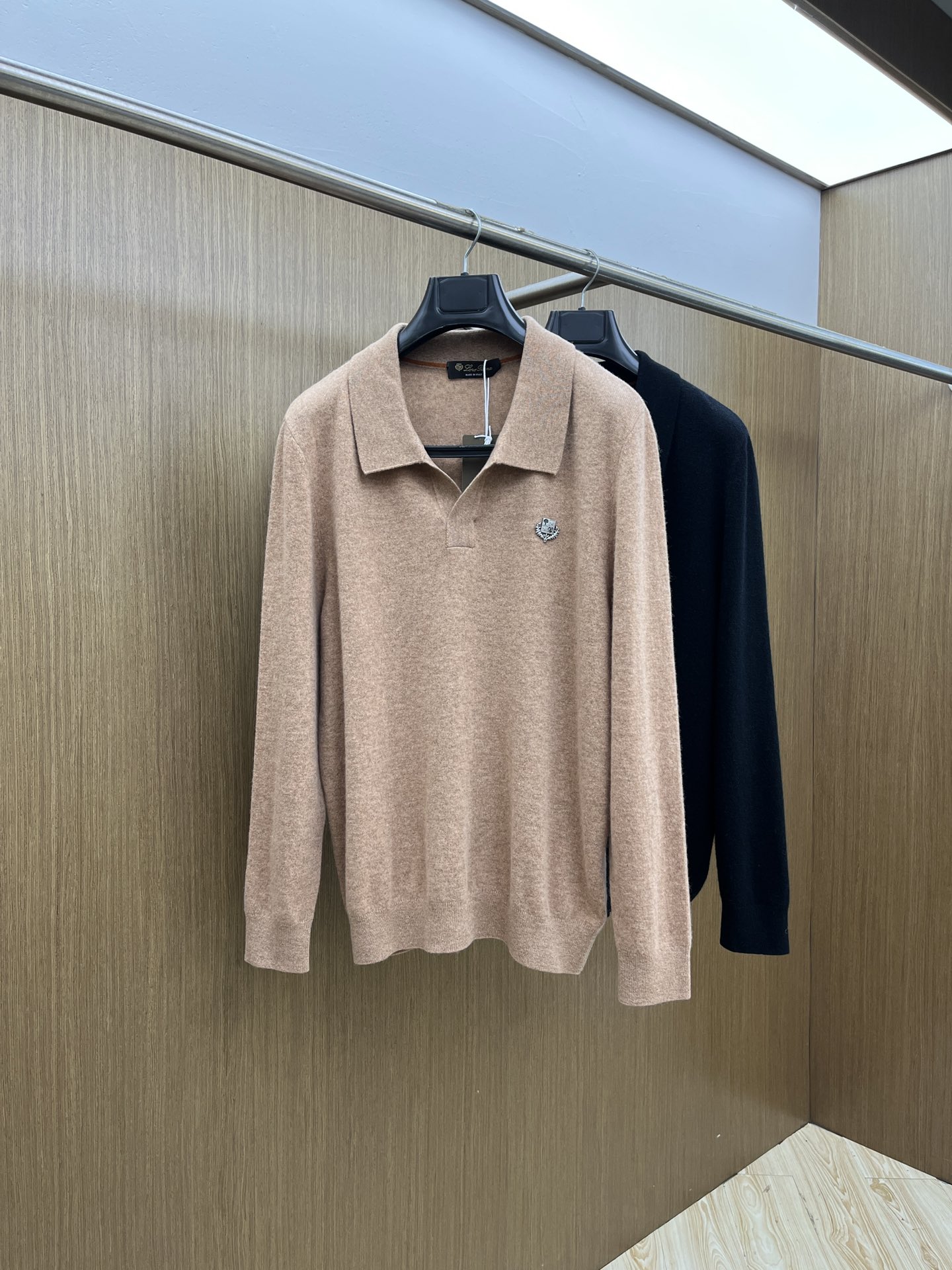 秋冬 lP🆕 采用羊绒羊毛混纺纱线，保暖性佳，蓬松柔软，加倍呵护肌肤，给你轻如无物的穿着感体验。高品质天