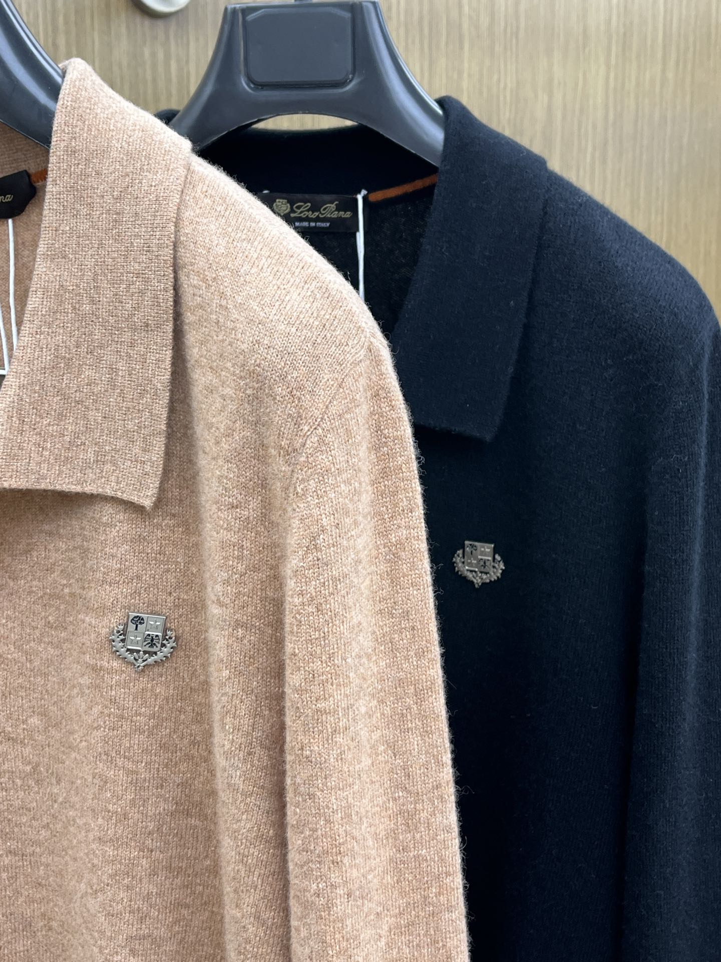 秋冬 lP🆕 采用羊绒羊毛混纺纱线，保暖性佳，蓬松柔软，加倍呵护肌肤，给你轻如无物的穿着感体验。高品质天