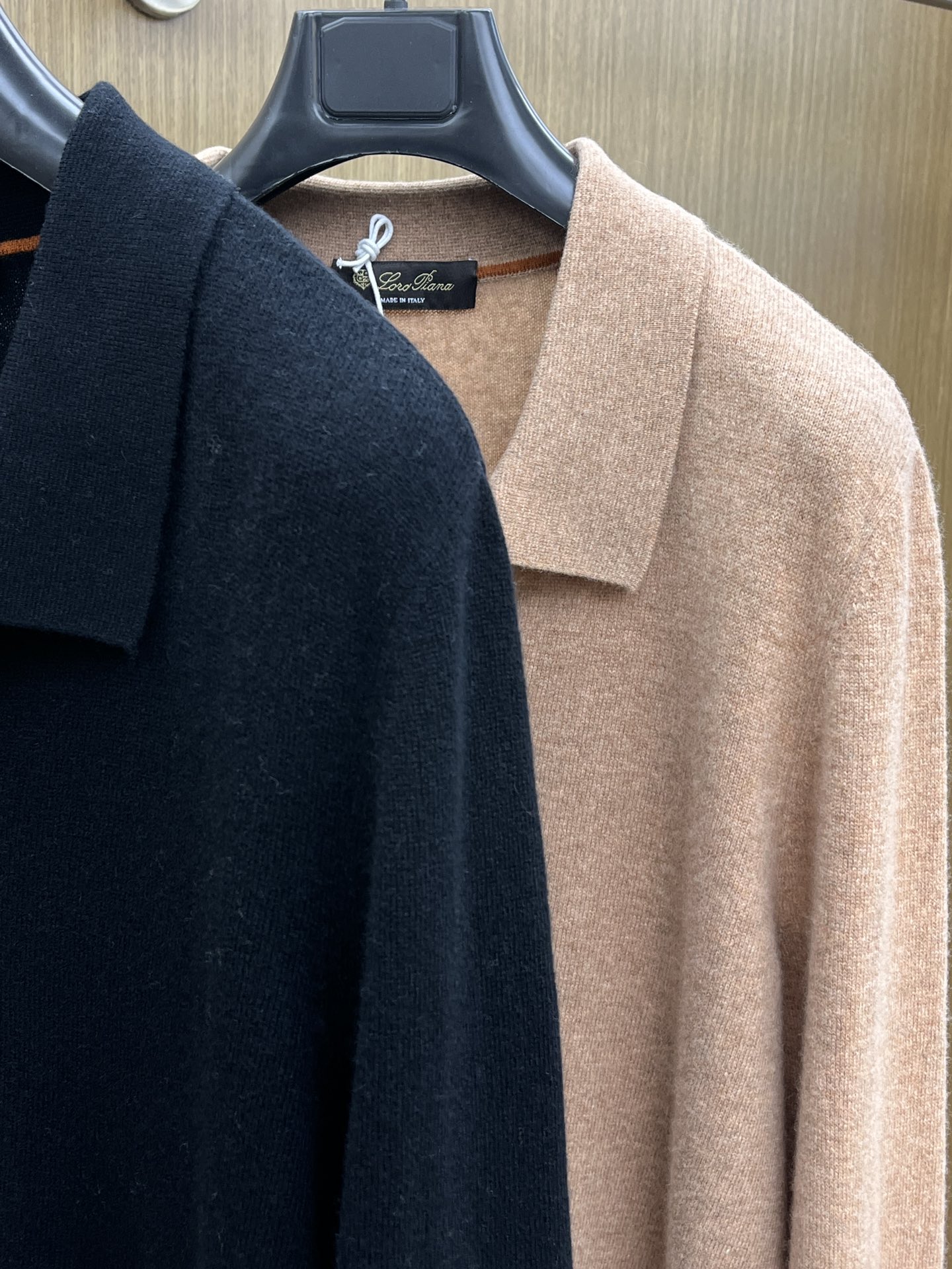 秋冬 lP🆕 采用羊绒羊毛混纺纱线，保暖性佳，蓬松柔软，加倍呵护肌肤，给你轻如无物的穿着感体验。高品质天