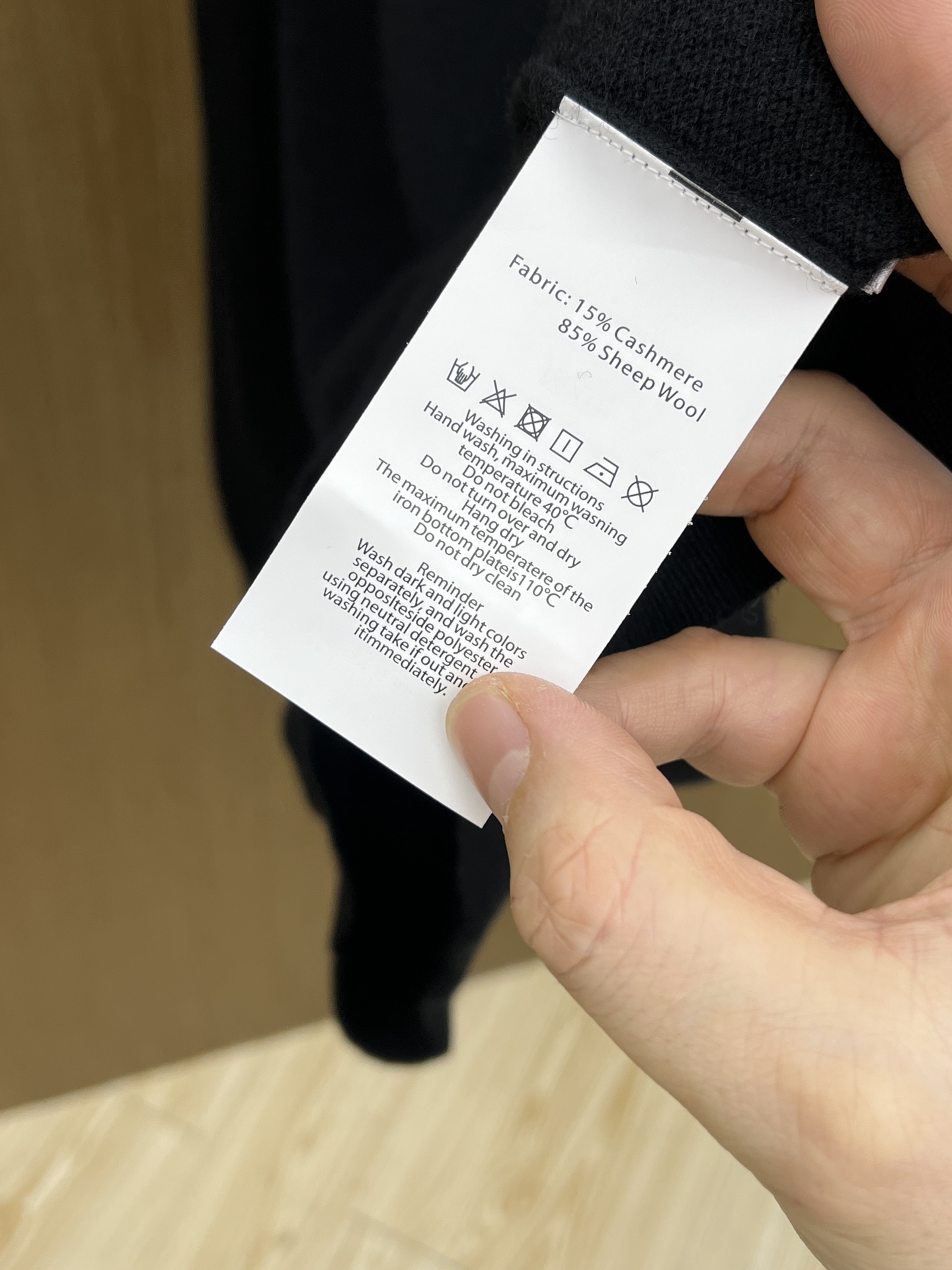 秋冬 lP🆕 采用羊绒羊毛混纺纱线，保暖性佳，蓬松柔软，加倍呵护肌肤，给你轻如无物的穿着感体验。高品质天