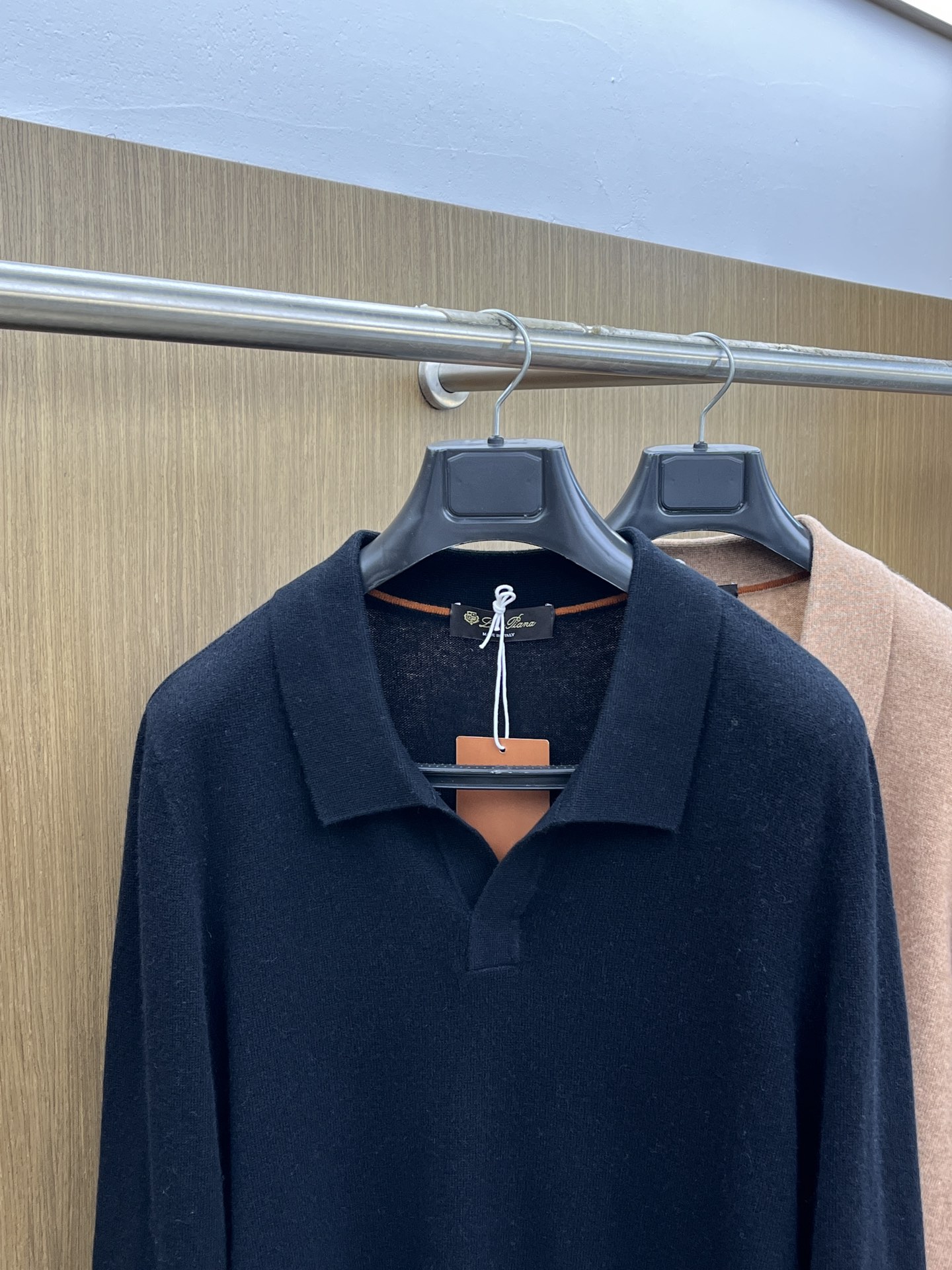 秋冬 lP🆕 采用羊绒羊毛混纺纱线，保暖性佳，蓬松柔软，加倍呵护肌肤，给你轻如无物的穿着感体验。高品质天