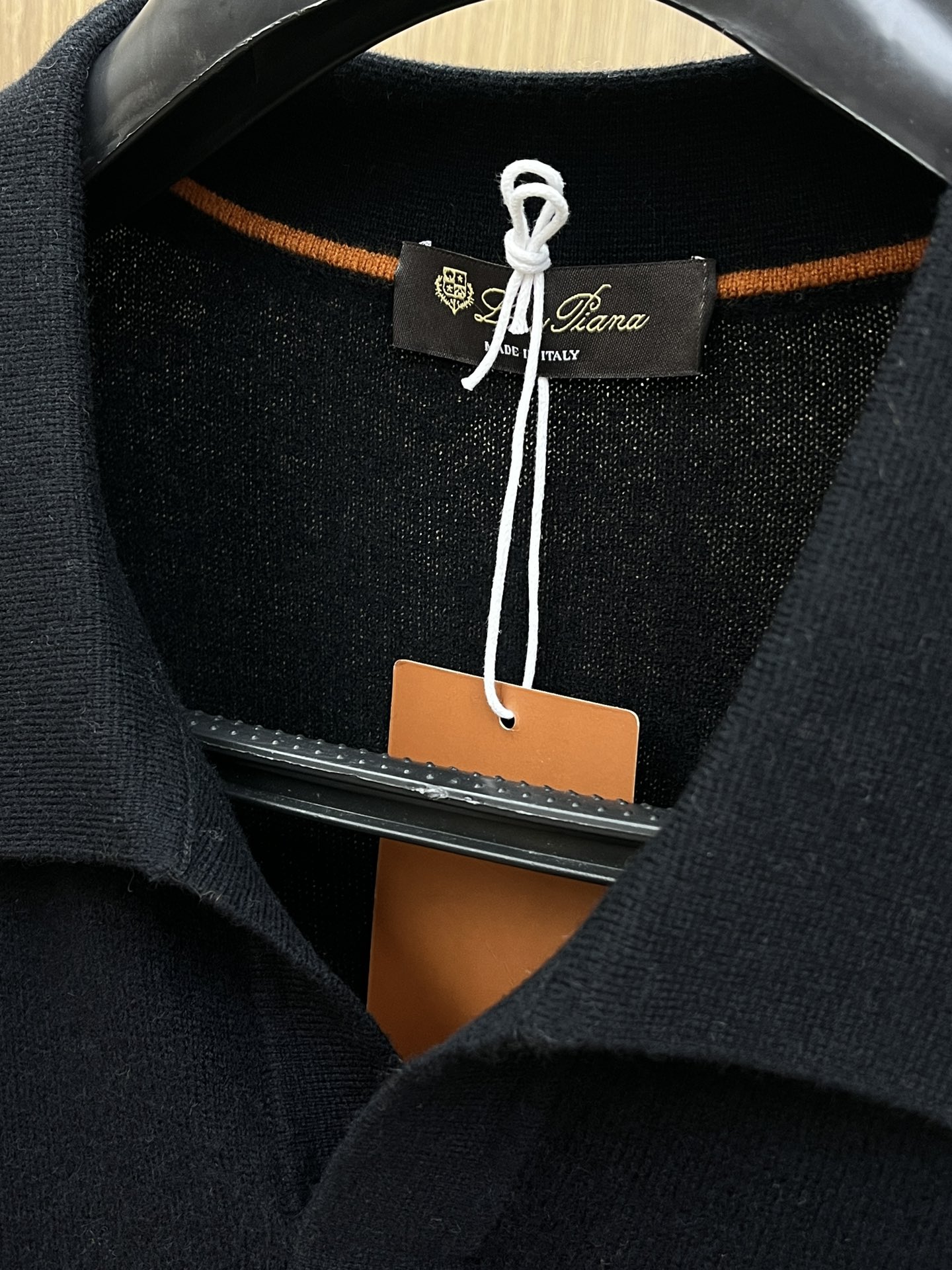 秋冬 lP🆕 采用羊绒羊毛混纺纱线，保暖性佳，蓬松柔软，加倍呵护肌肤，给你轻如无物的穿着感体验。高品质天