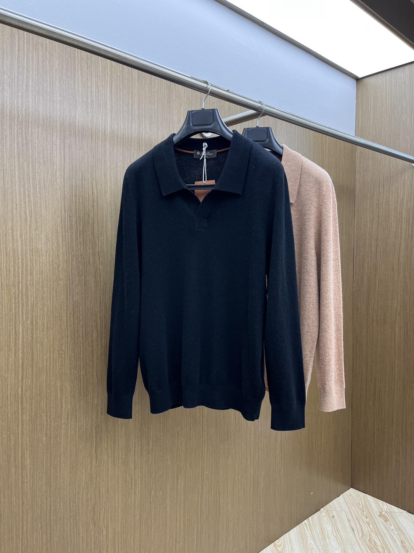 秋冬 lP🆕 采用羊绒羊毛混纺纱线，保暖性佳，蓬松柔软，加倍呵护肌肤，给你轻如无物的穿着感体验。高品质天