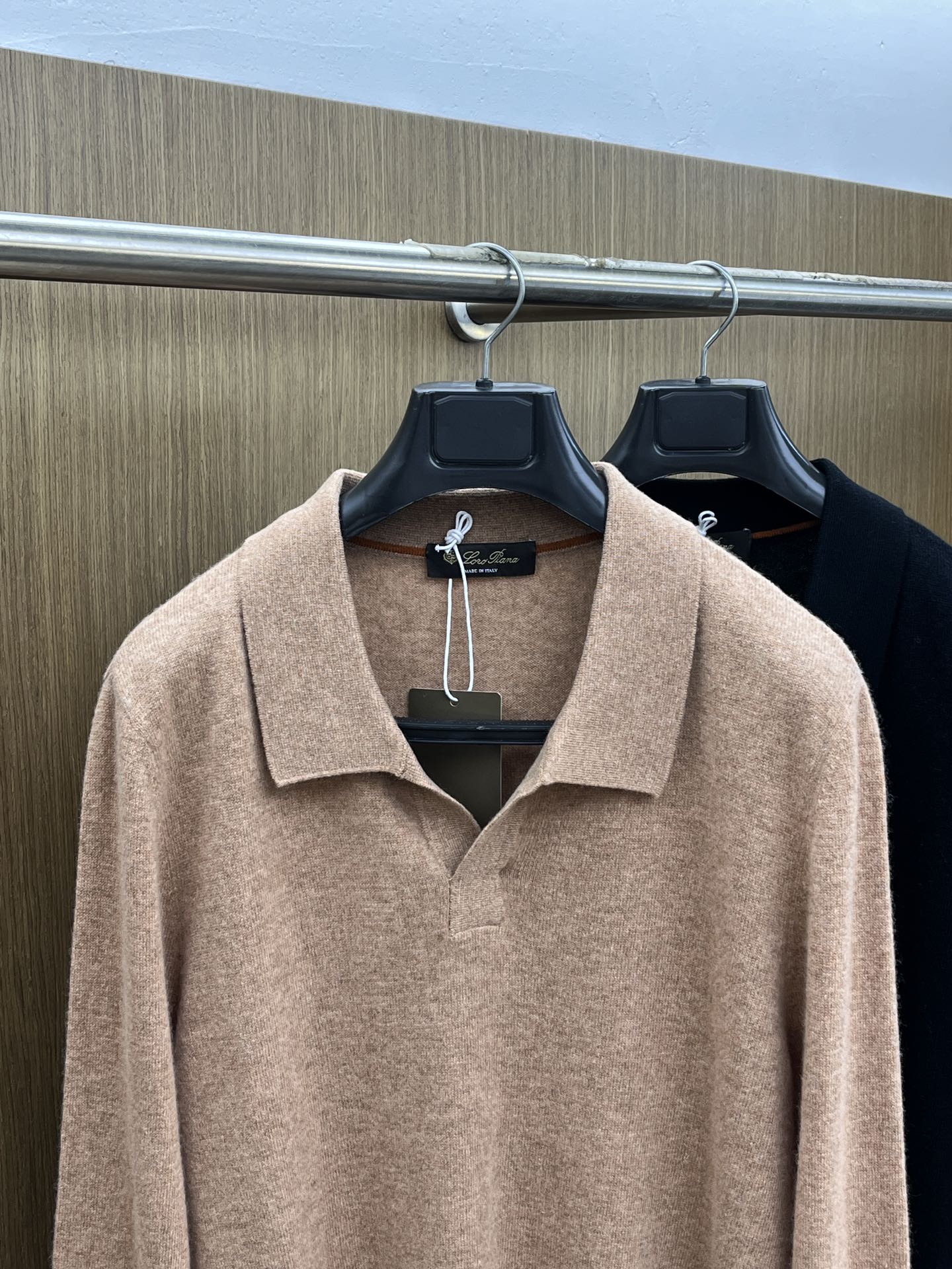 秋冬 lP🆕 采用羊绒羊毛混纺纱线，保暖性佳，蓬松柔软，加倍呵护肌肤，给你轻如无物的穿着感体验。高品质天