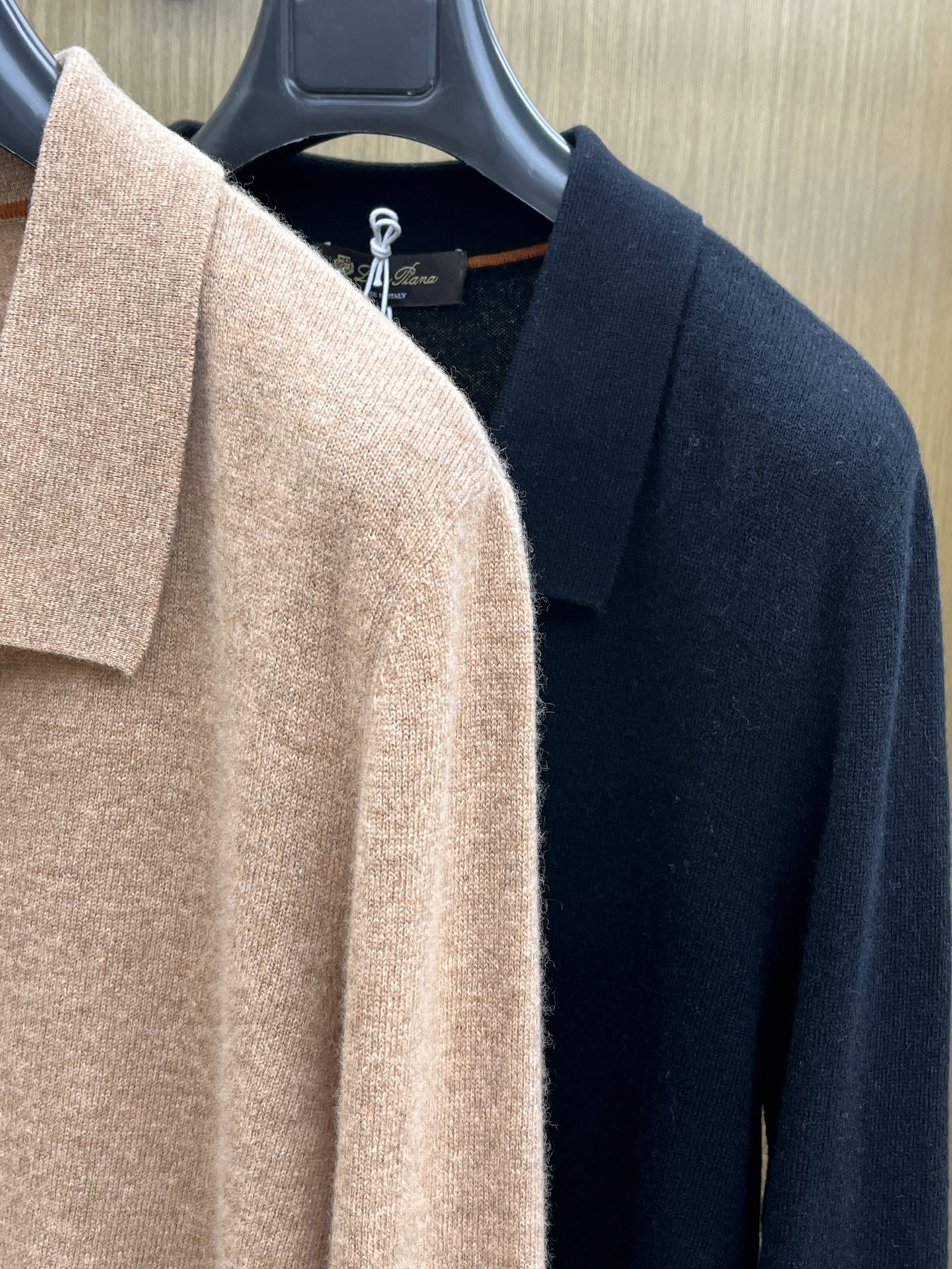 秋冬 lP🆕 采用羊绒羊毛混纺纱线，保暖性佳，蓬松柔软，加倍呵护肌肤，给你轻如无物的穿着感体验。高品质天