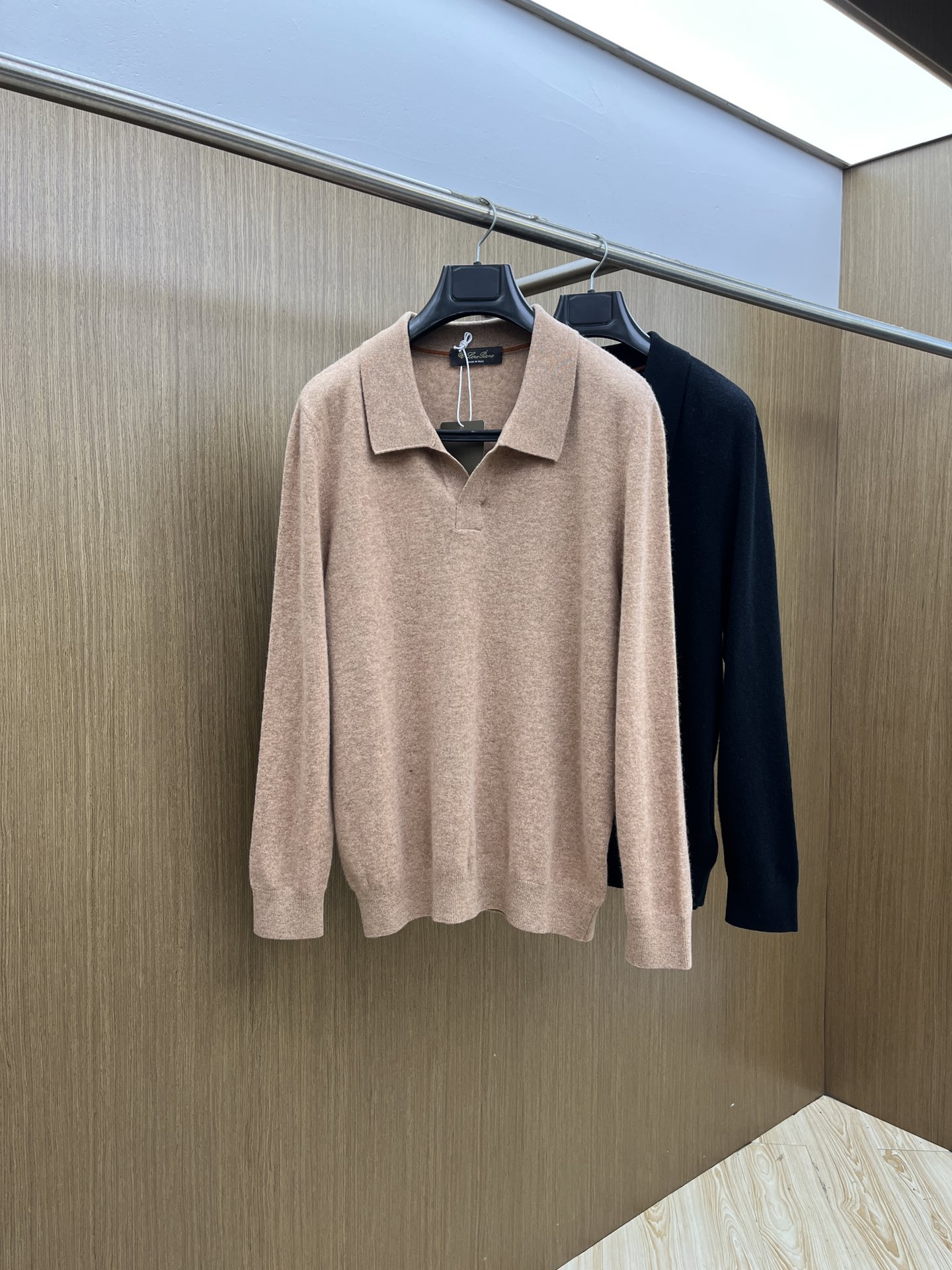 秋冬 lP🆕 采用羊绒羊毛混纺纱线，保暖性佳，蓬松柔软，加倍呵护肌肤，给你轻如无物的穿着感体验。高品质天