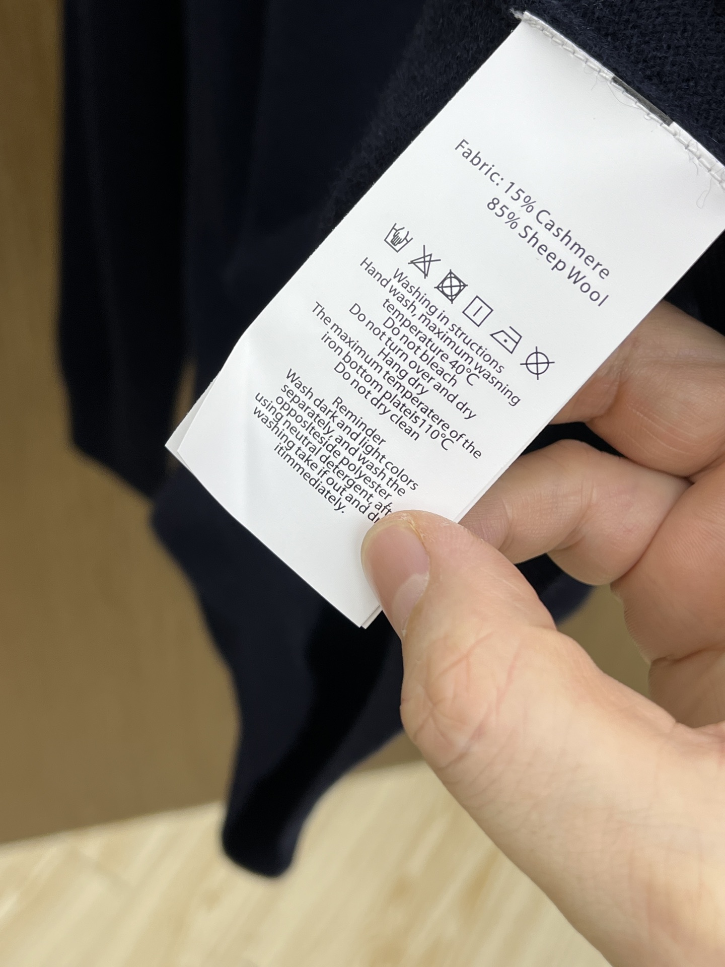 秋冬 BBR 采用羊绒羊毛混纺纱线，保暖性佳，蓬松柔软，加倍呵护肌肤，给你轻如无物的穿着感体验。高品质天