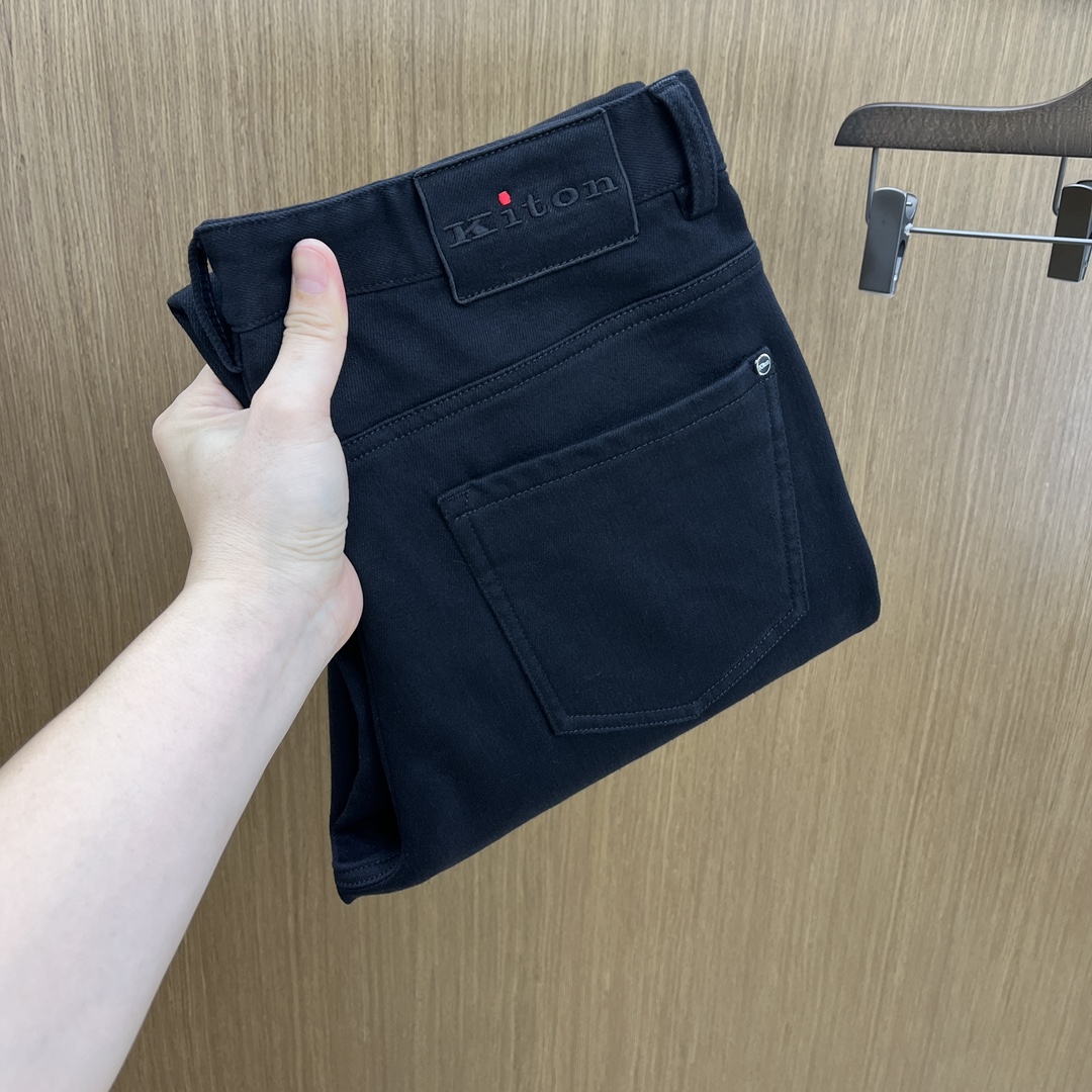 NO:606655,Price adjustment Autumn and winter Kiton (fleece lining) 25FW new autumn and winter jeans Original imported fabrics are soft, breathable, wide and stylish Customized hardware Essential for business and leisure fjj workmanship details are fine and perfect Classic logo logo on front pocket and back pocket Code number 30-38 (no 35, 37) Color black Khaki, jeans, alexander wang19860909调价 秋冬 Kiton (内里抓绒）25FW秋冬新款牛仔裤 原版进口面料柔软透气挺阔有型 定制五金 商务休闲必备 fjj做工细节精细完美 前袋后袋经典logo标识 码数30-38（无35、37） 颜色黑 卡其,,jeans,alexander wang,Men's clothing