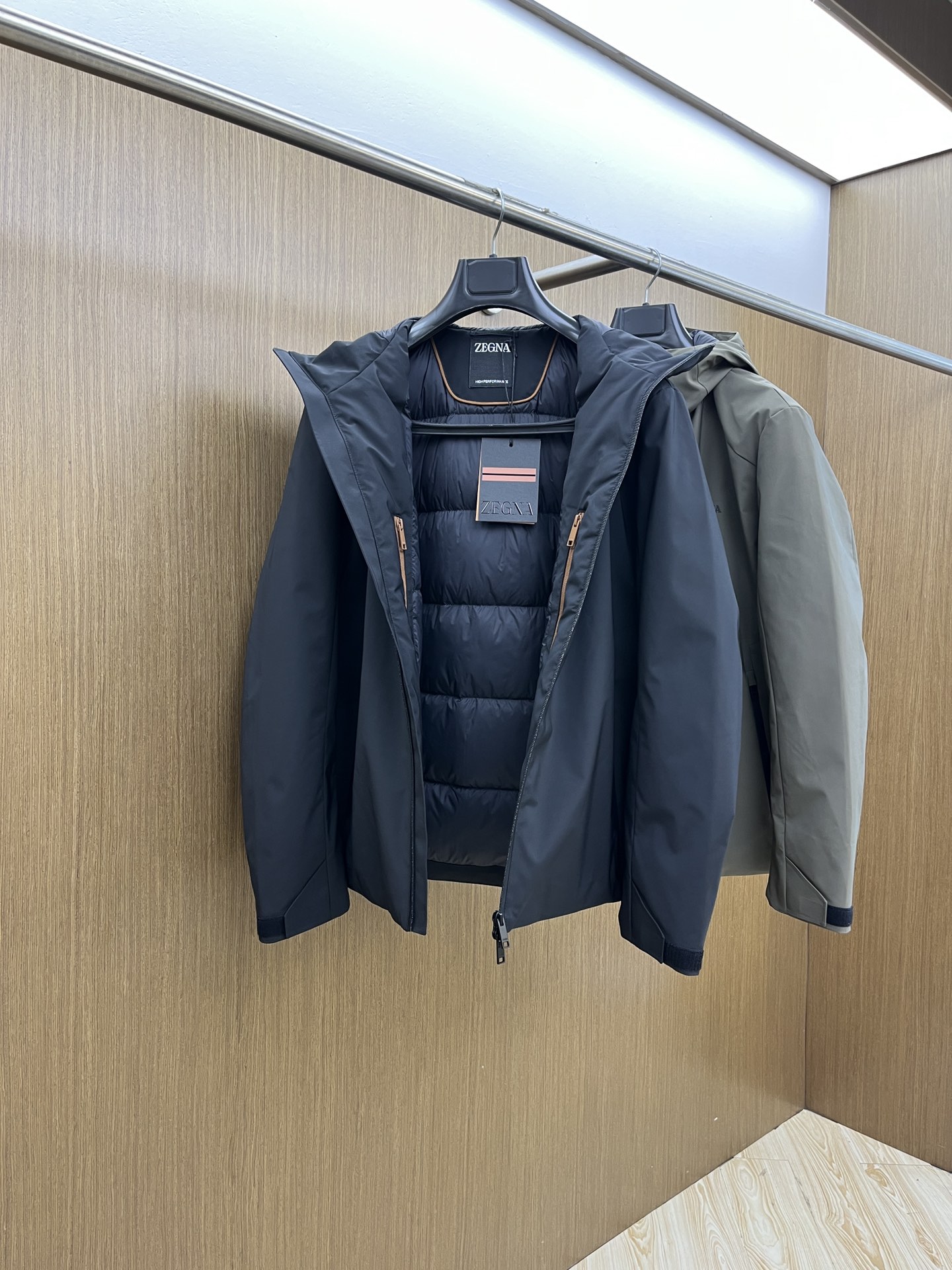 秋冬羽绒 羽绒 ZEGNA 25秋冬新款羽绒外套 ZEGNA这款外套的面料选用品牌标志性的高端功能性面料