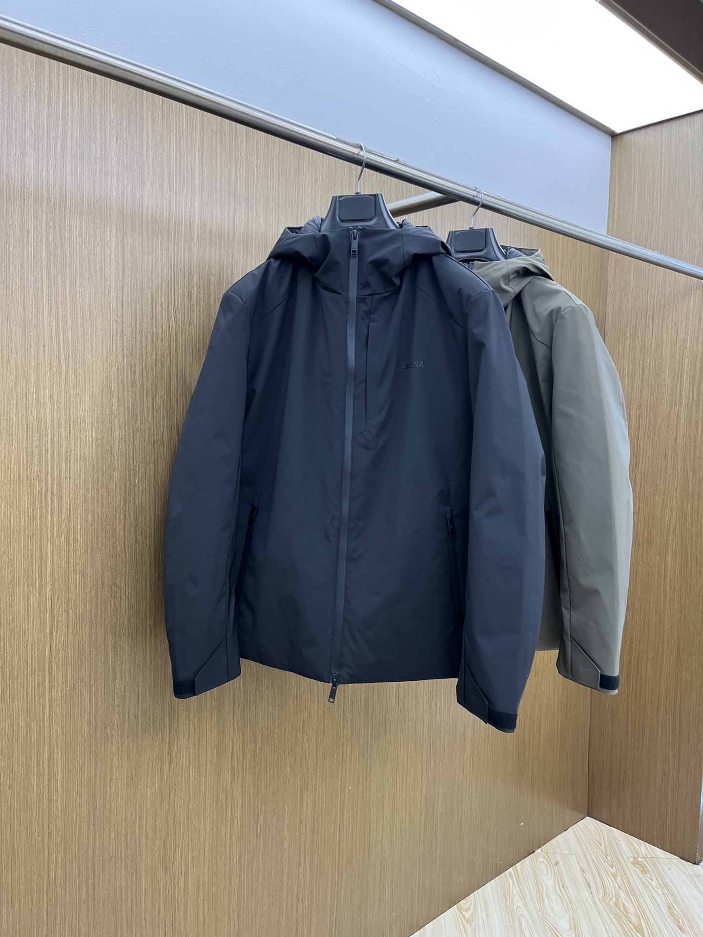 秋冬羽绒 羽绒 ZEGNA 25秋冬新款羽绒外套 ZEGNA这款外套的面料选用品牌标志性的高端功能性面料
