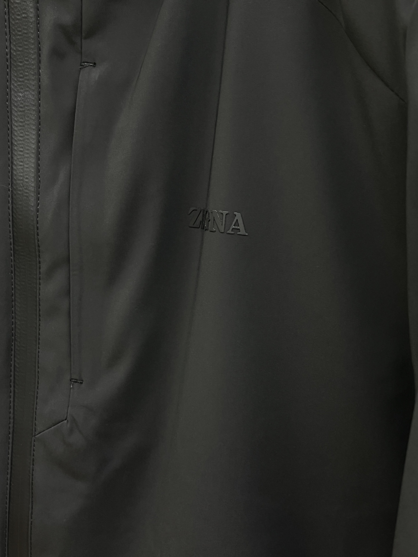 秋冬羽绒 羽绒 ZEGNA 25秋冬新款羽绒外套 ZEGNA这款外套的面料选用品牌标志性的高端功能性面料