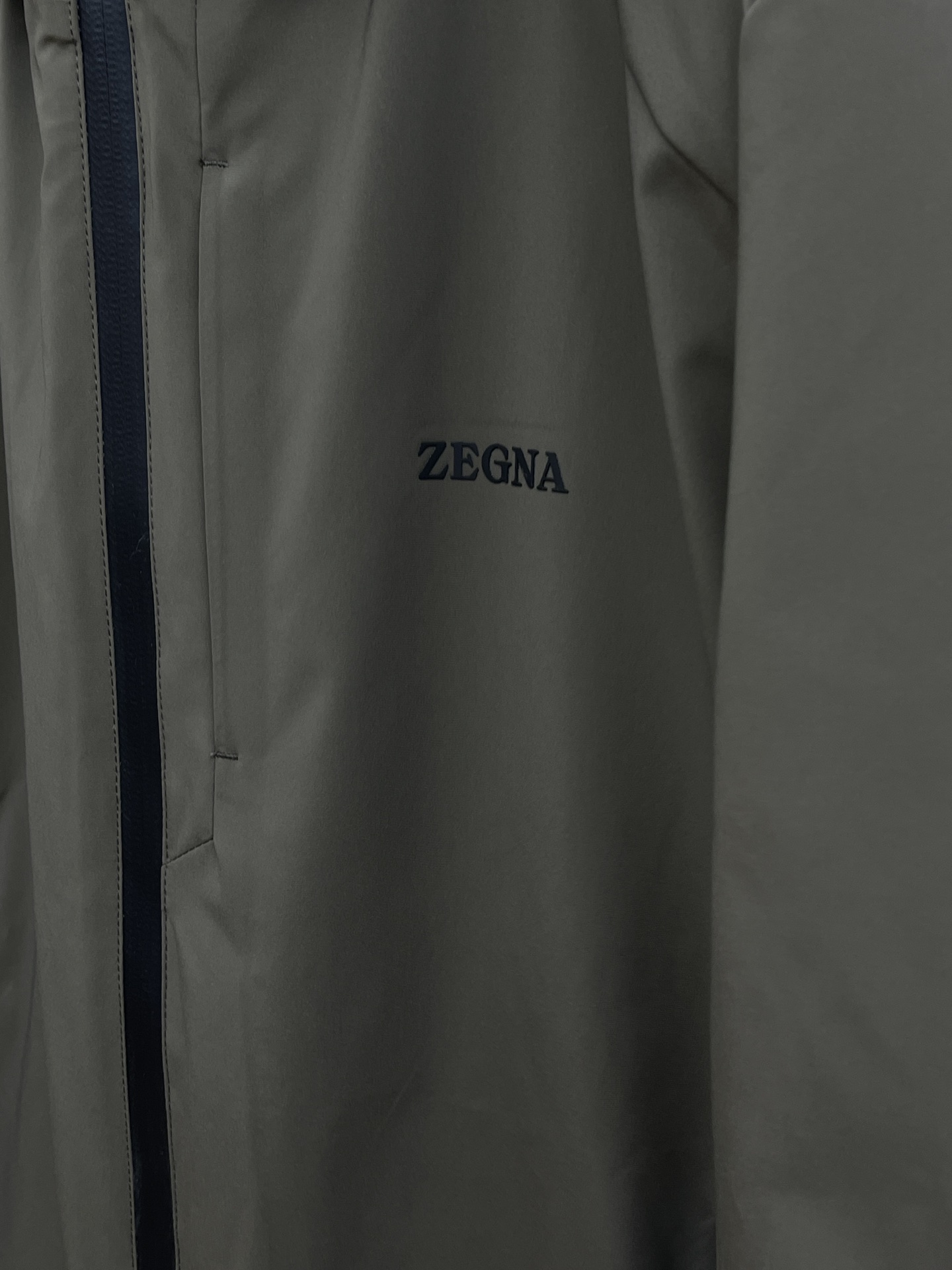 秋冬羽绒 羽绒 ZEGNA 25秋冬新款羽绒外套 ZEGNA这款外套的面料选用品牌标志性的高端功能性面料