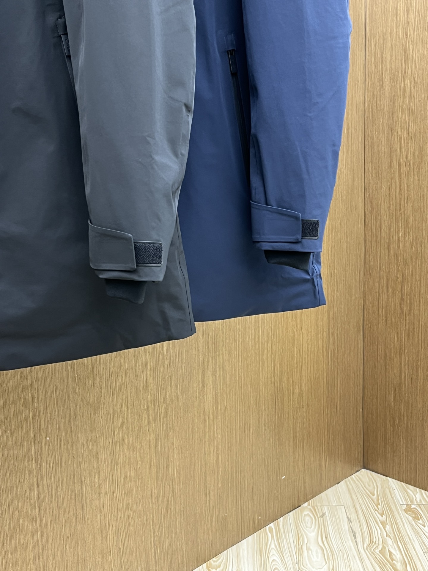 秋冬羽绒 羽绒 25AW PRADA秋冬新款羽绒外套 PRADA这款外套是连帽中长款羽绒外套设计，覆盖面