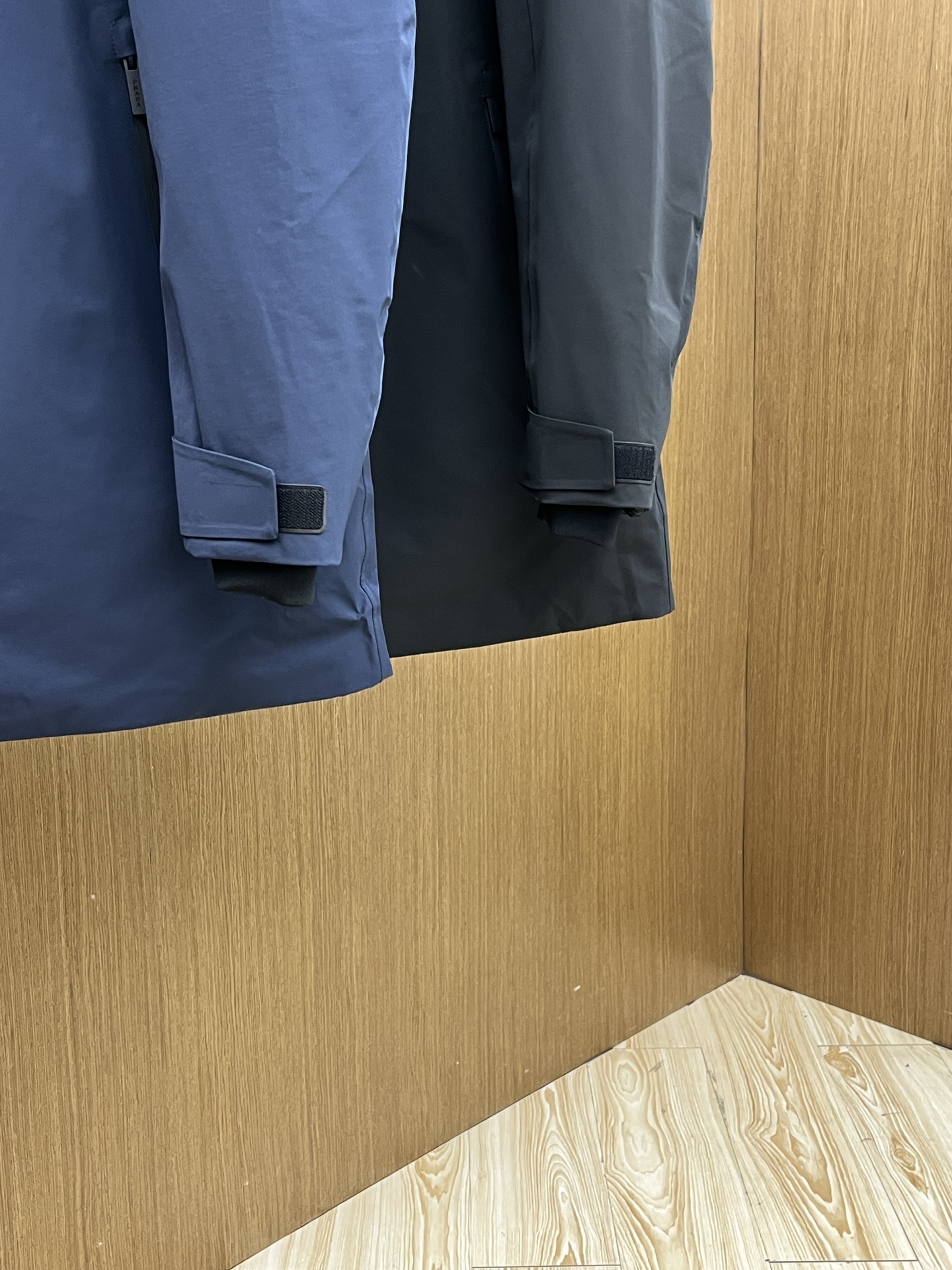 秋冬羽绒 羽绒 25AW PRADA秋冬新款羽绒外套 PRADA这款外套是连帽中长款羽绒外套设计，覆盖面