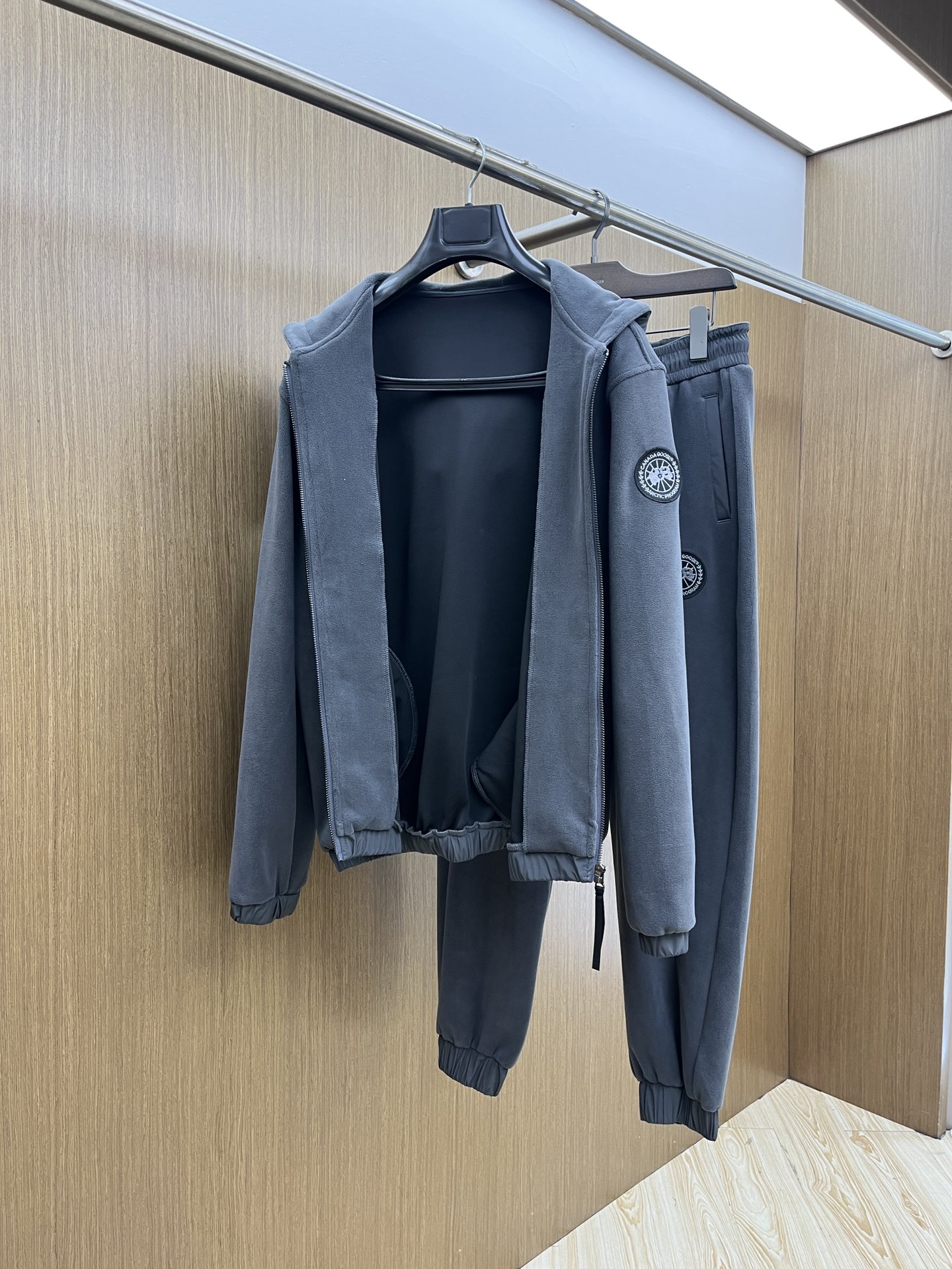 秋冬/套 Canada 🔥GW最新款老爹休闲风休闲套装 最新最顶级经典重工刺绣字母排列经典图案潮流连帽休