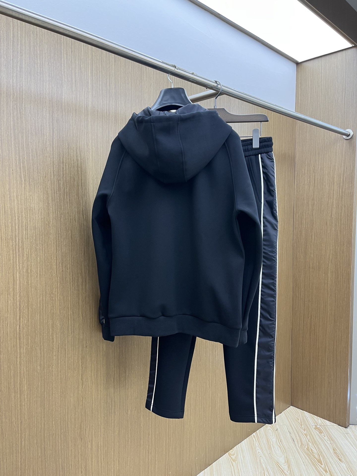 秋冬/套 Her 🔥GW最新款休闲风休闲套装 最新最顶级经典重工刺绣字母排列经典图案潮流连帽休闲开衫套装