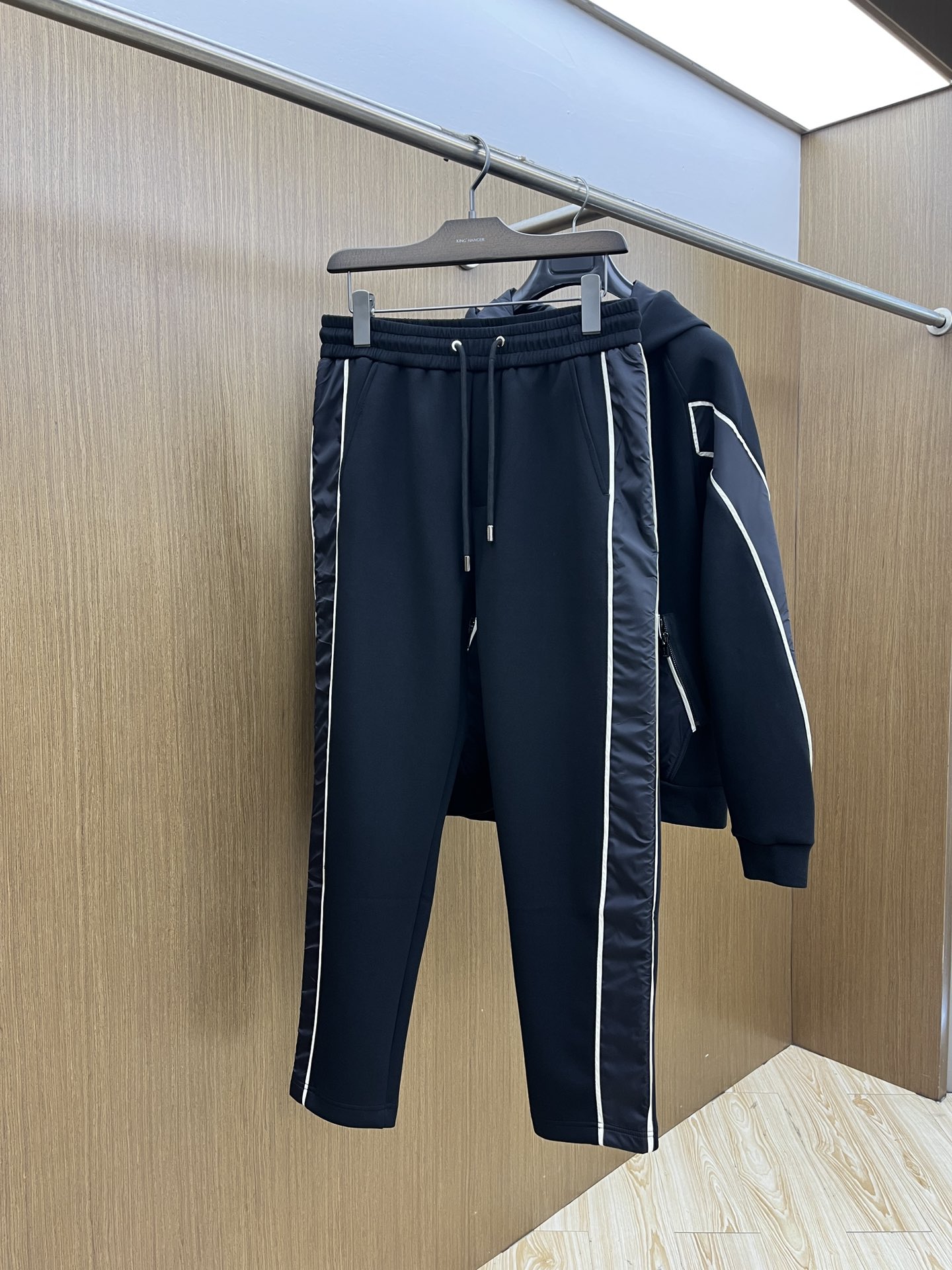 秋冬/套 Her 🔥GW最新款休闲风休闲套装 最新最顶级经典重工刺绣字母排列经典图案潮流连帽休闲开衫套装