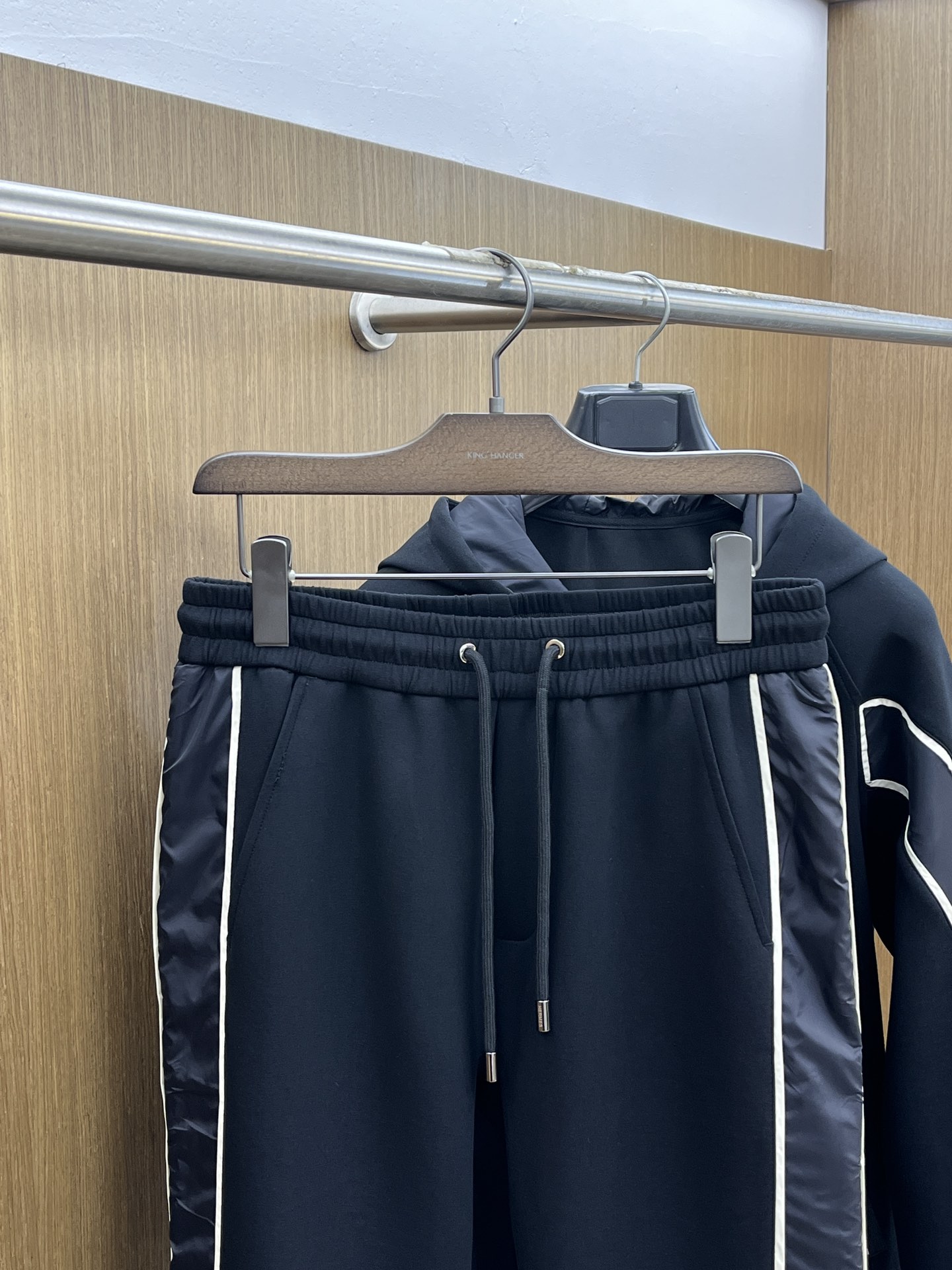 秋冬/套 Her 🔥GW最新款休闲风休闲套装 最新最顶级经典重工刺绣字母排列经典图案潮流连帽休闲开衫套装