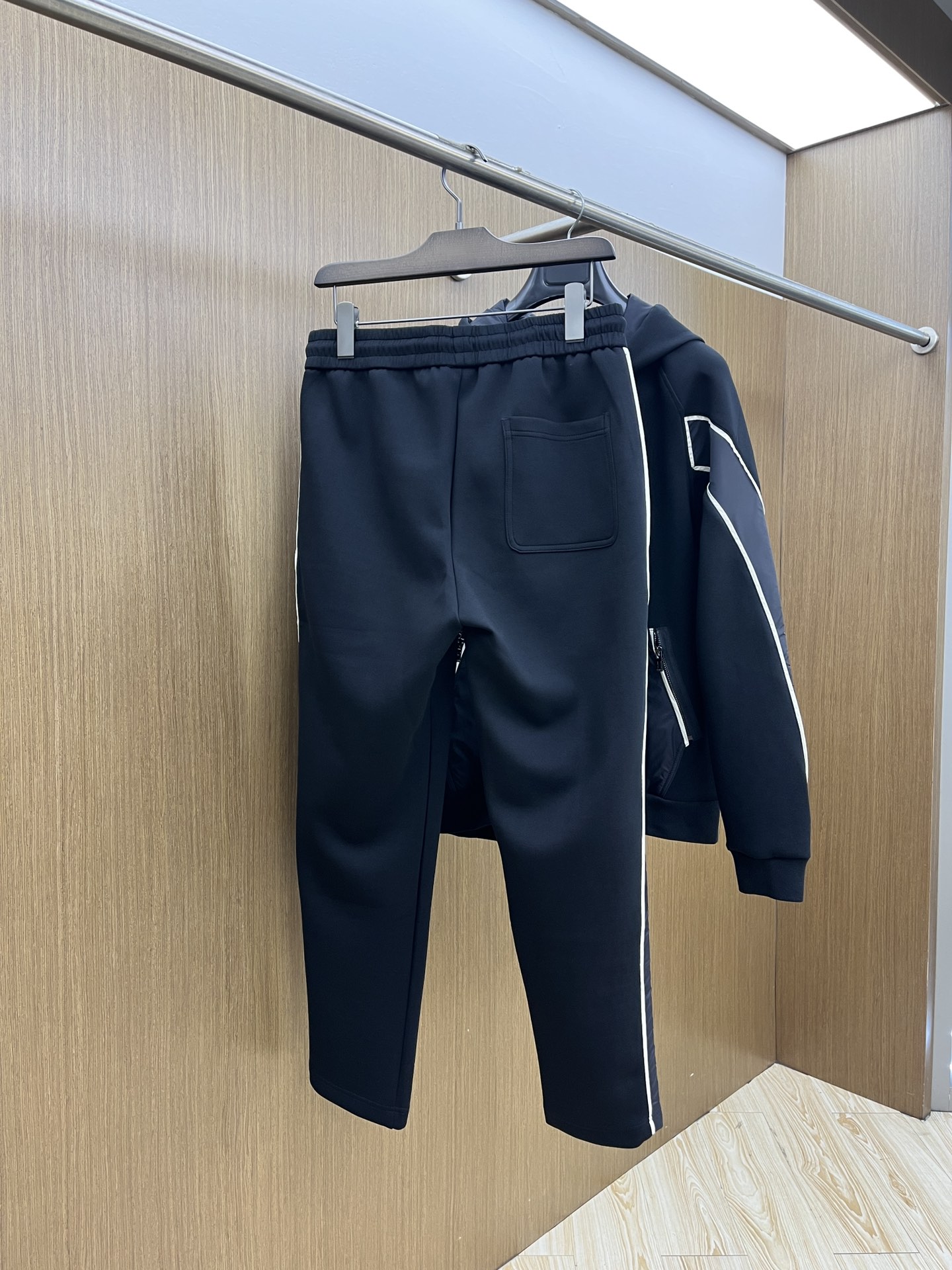 秋冬/套 Her 🔥GW最新款休闲风休闲套装 最新最顶级经典重工刺绣字母排列经典图案潮流连帽休闲开衫套装