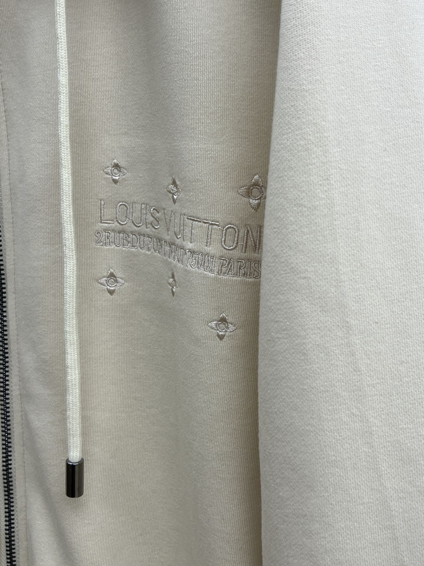 秋冬/套 LV 🔥GW最新款休闲风休闲套装 最新最顶级经典重工刺绣字母排列经典图案潮流连帽休闲开衫套装，