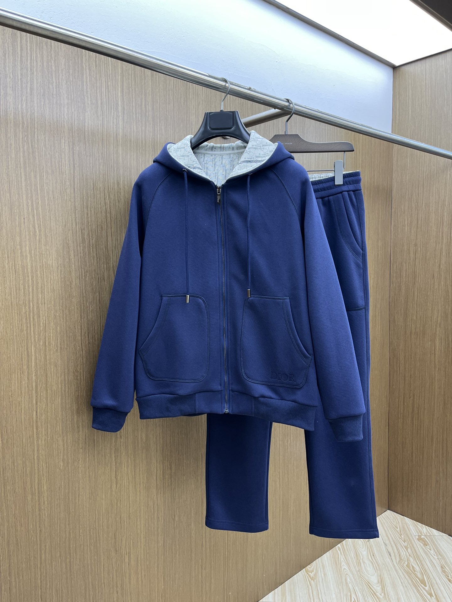 秋冬/套 CD 🔥GW最新款休闲风休闲套装 最新最顶级经典重工刺绣字母排列经典图案潮流连帽休闲开衫套装，