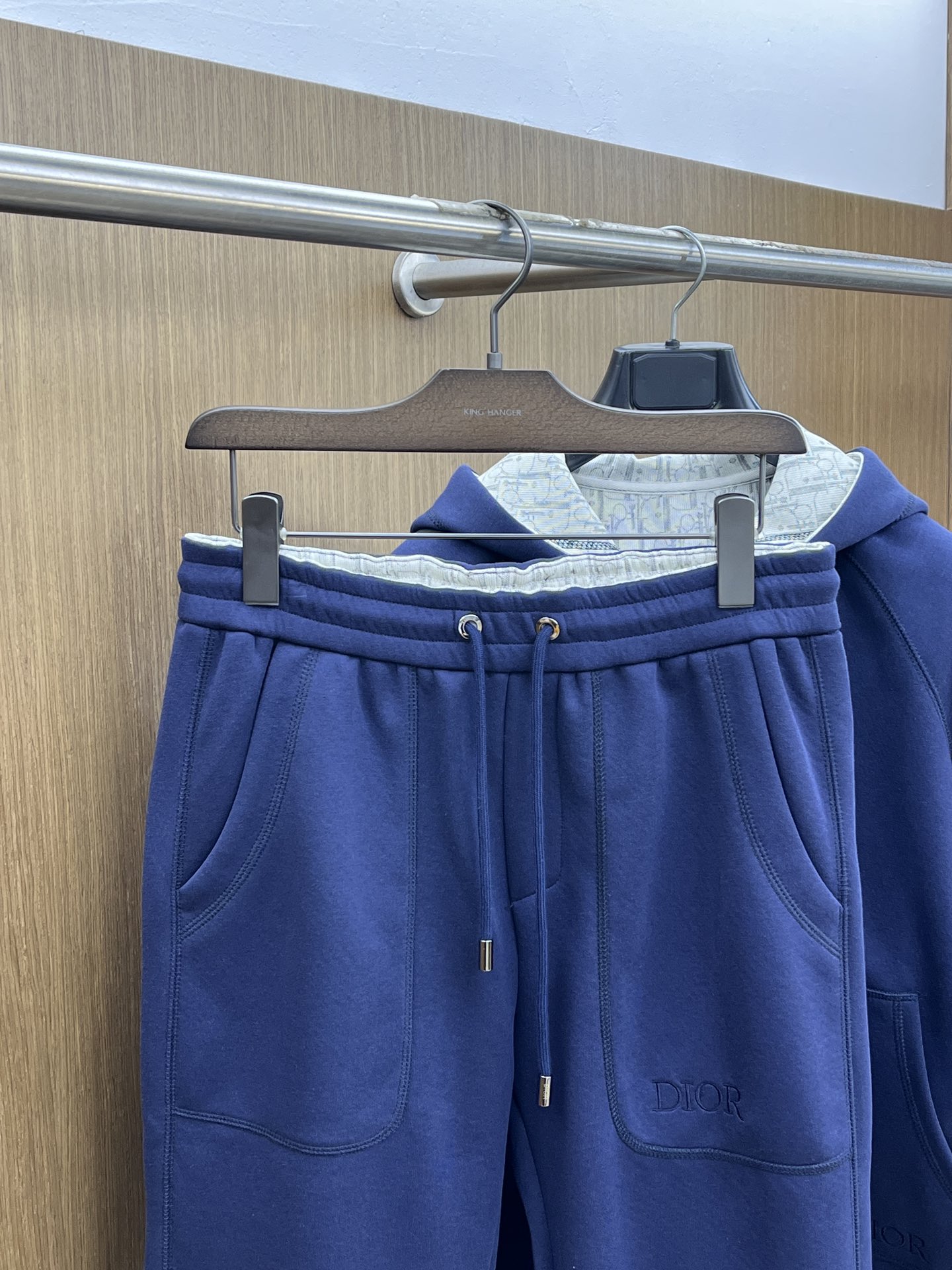 秋冬/套 CD 🔥GW最新款休闲风休闲套装 最新最顶级经典重工刺绣字母排列经典图案潮流连帽休闲开衫套装，