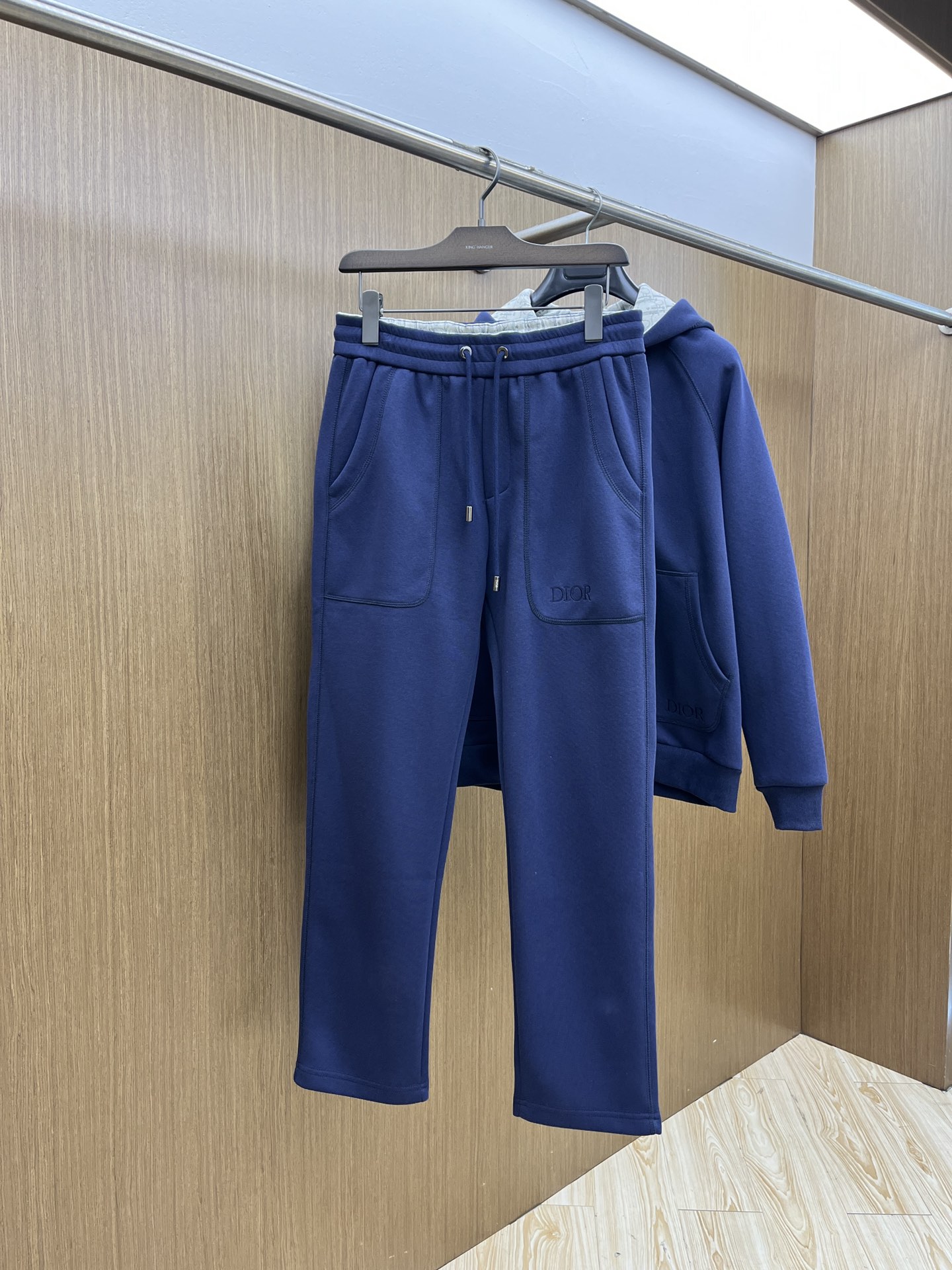 秋冬/套 CD 🔥GW最新款休闲风休闲套装 最新最顶级经典重工刺绣字母排列经典图案潮流连帽休闲开衫套装，