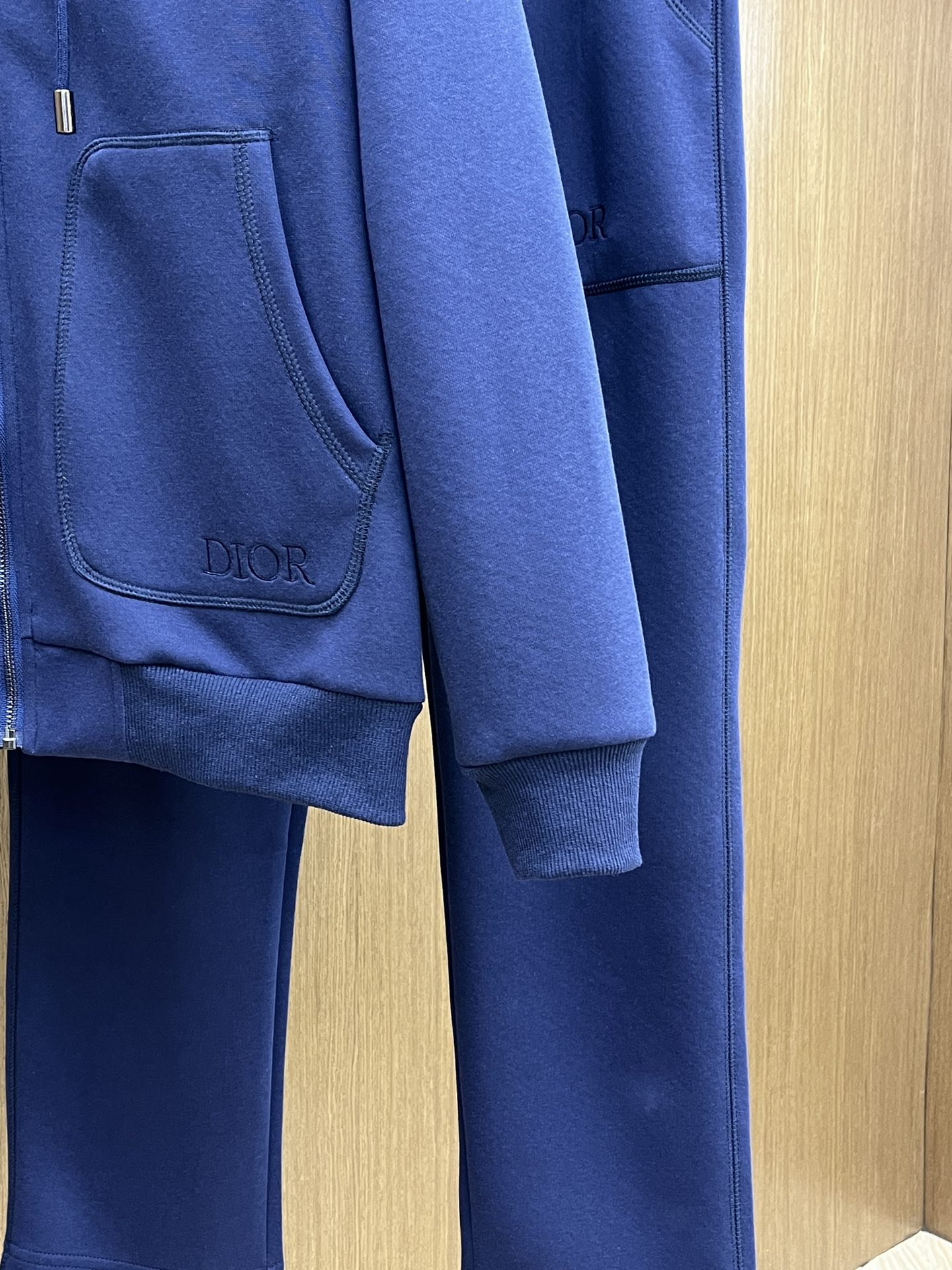 秋冬/套 CD 🔥GW最新款休闲风休闲套装 最新最顶级经典重工刺绣字母排列经典图案潮流连帽休闲开衫套装，