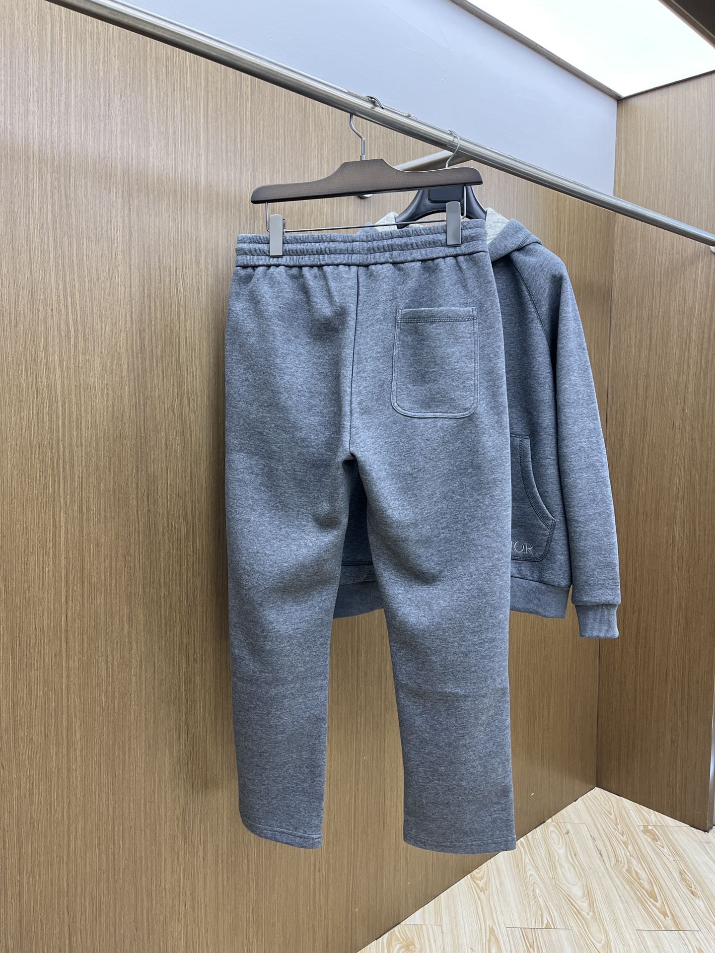 秋冬/套 CD 🔥GW最新款休闲风休闲套装 最新最顶级经典重工刺绣字母排列经典图案潮流连帽休闲开衫套装，