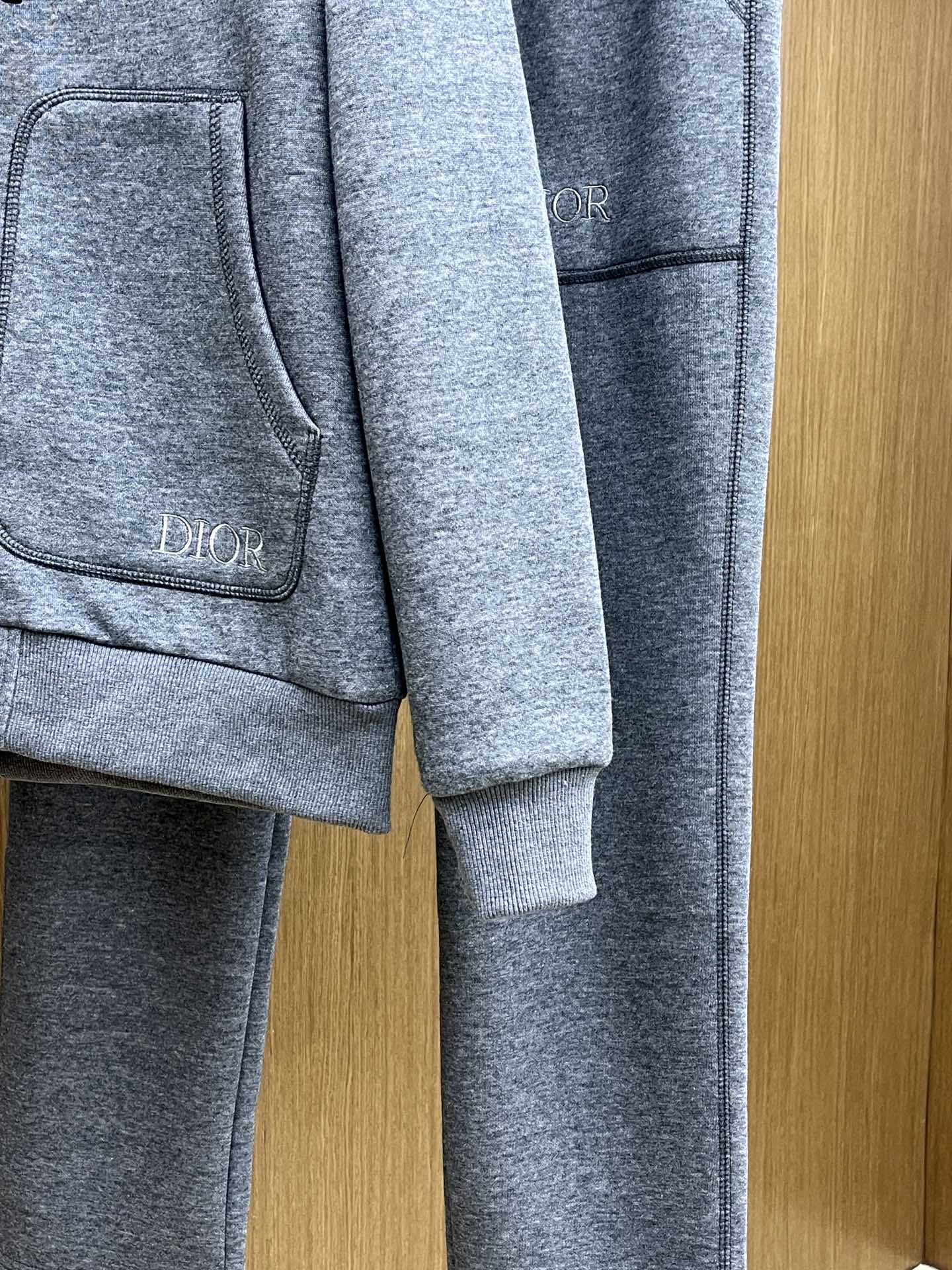 秋冬/套 CD 🔥GW最新款休闲风休闲套装 最新最顶级经典重工刺绣字母排列经典图案潮流连帽休闲开衫套装，