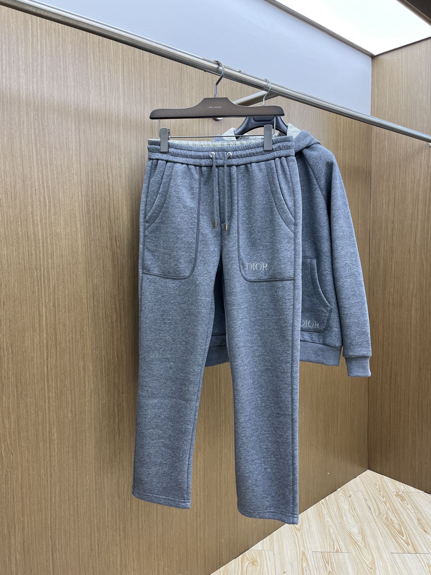 秋冬/套 CD 🔥GW最新款休闲风休闲套装 最新最顶级经典重工刺绣字母排列经典图案潮流连帽休闲开衫套装，