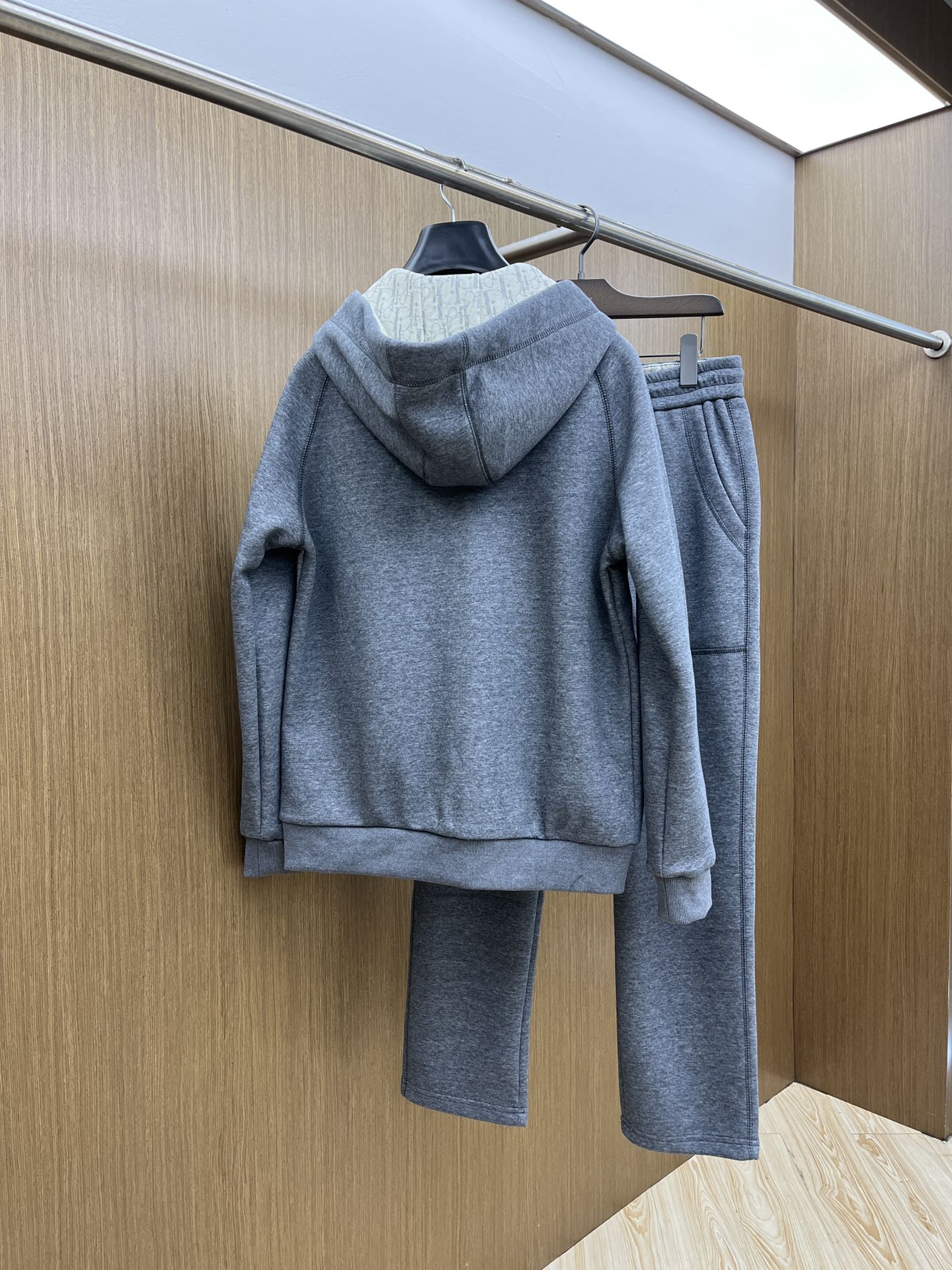 秋冬/套 CD 🔥GW最新款休闲风休闲套装 最新最顶级经典重工刺绣字母排列经典图案潮流连帽休闲开衫套装，