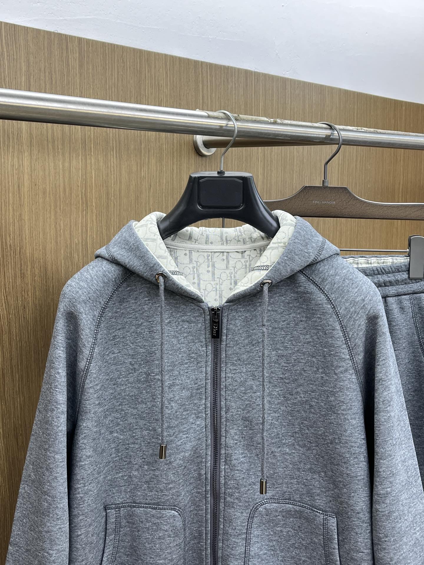 秋冬/套 CD 🔥GW最新款休闲风休闲套装 最新最顶级经典重工刺绣字母排列经典图案潮流连帽休闲开衫套装，