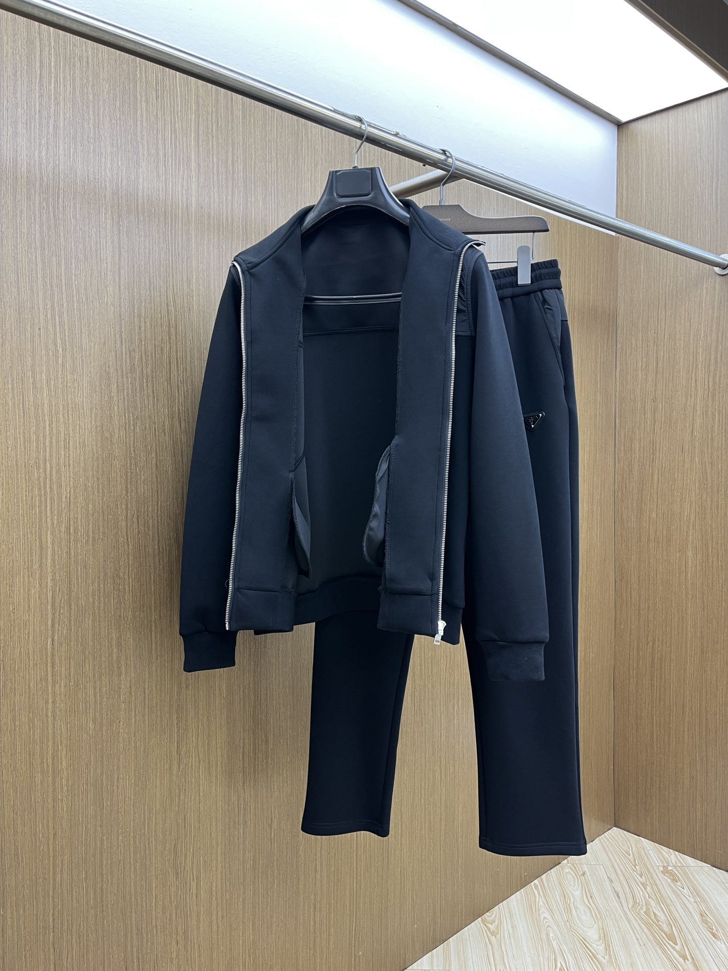 秋冬/套 PD 🔥GW最新款休闲风休闲套装 最新最顶级经典重工刺绣字母排列经典图案潮流连帽休闲开衫套装，