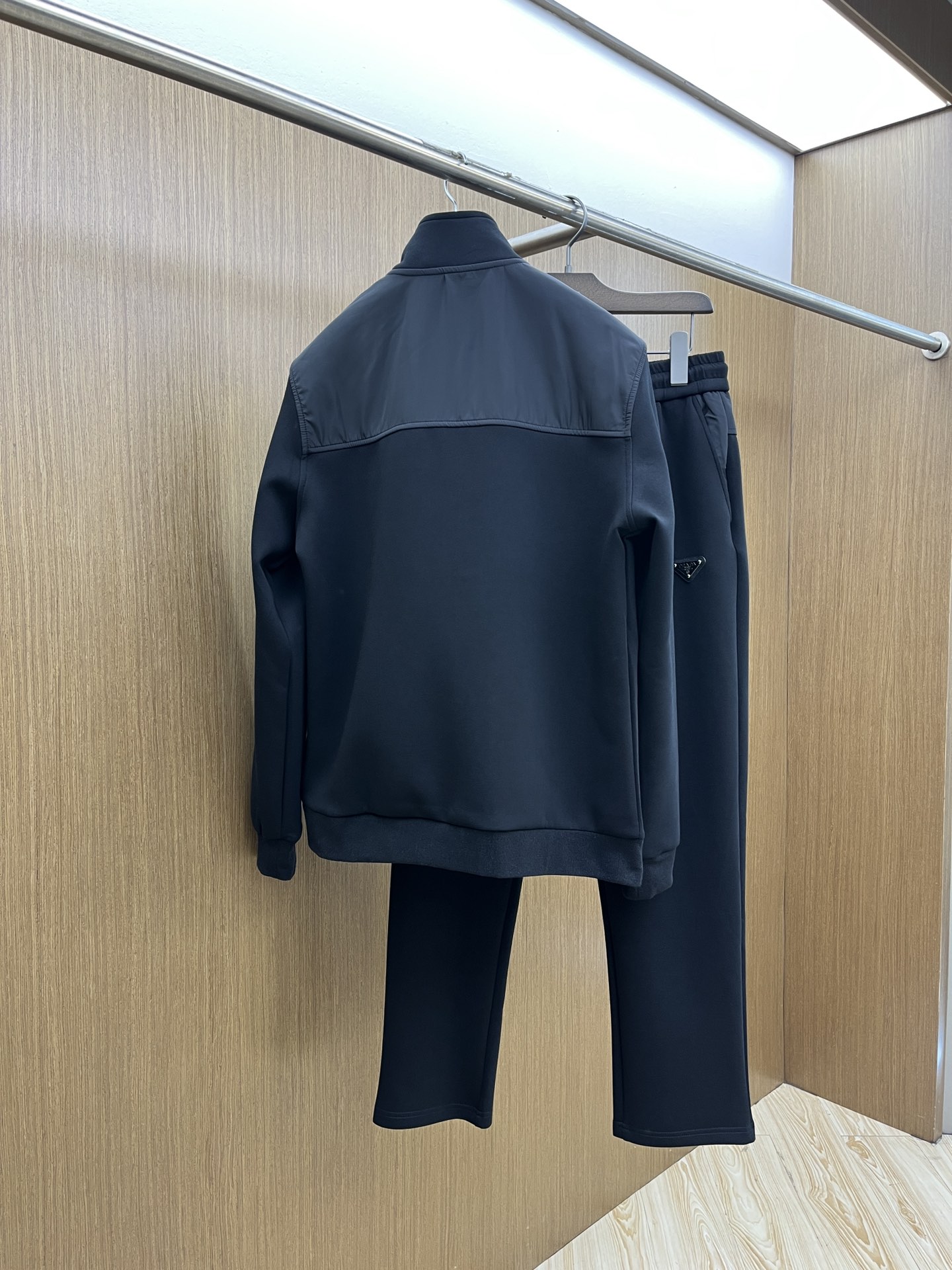 秋冬/套 PD 🔥GW最新款休闲风休闲套装 最新最顶级经典重工刺绣字母排列经典图案潮流连帽休闲开衫套装，