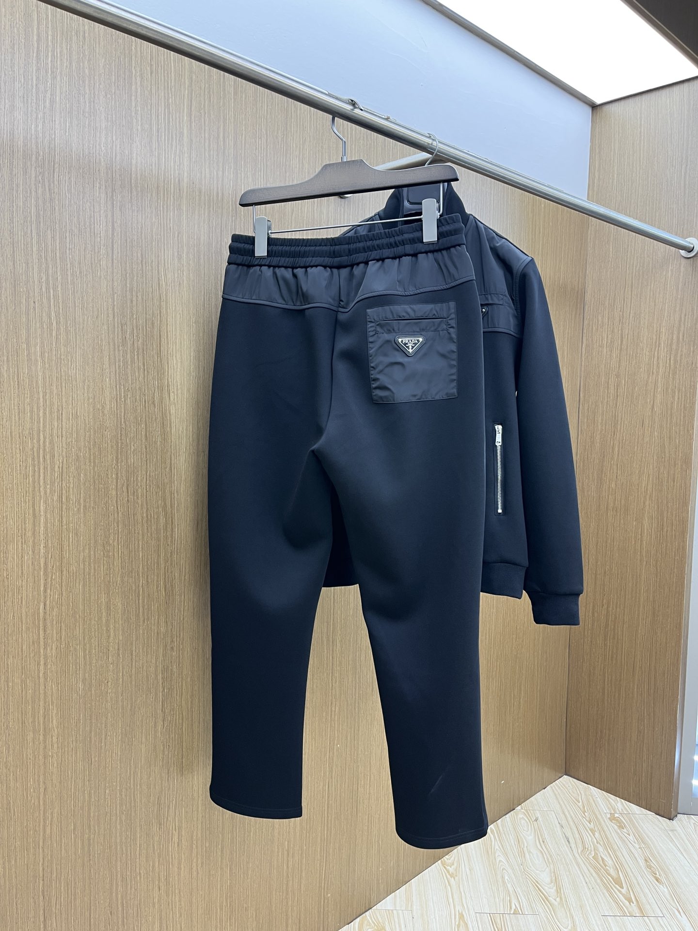 秋冬/套 PD 🔥GW最新款休闲风休闲套装 最新最顶级经典重工刺绣字母排列经典图案潮流连帽休闲开衫套装，