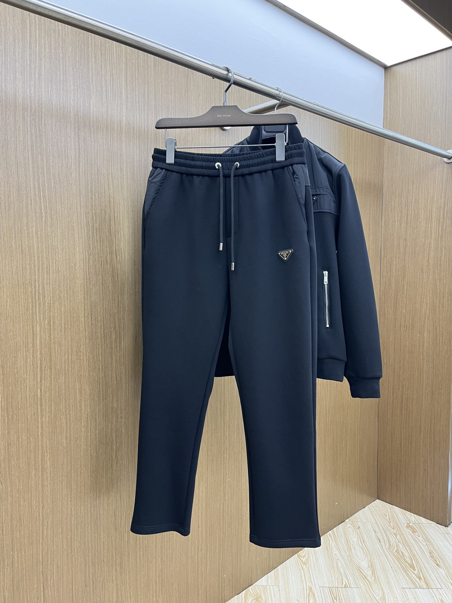 秋冬/套 PD 🔥GW最新款休闲风休闲套装 最新最顶级经典重工刺绣字母排列经典图案潮流连帽休闲开衫套装，