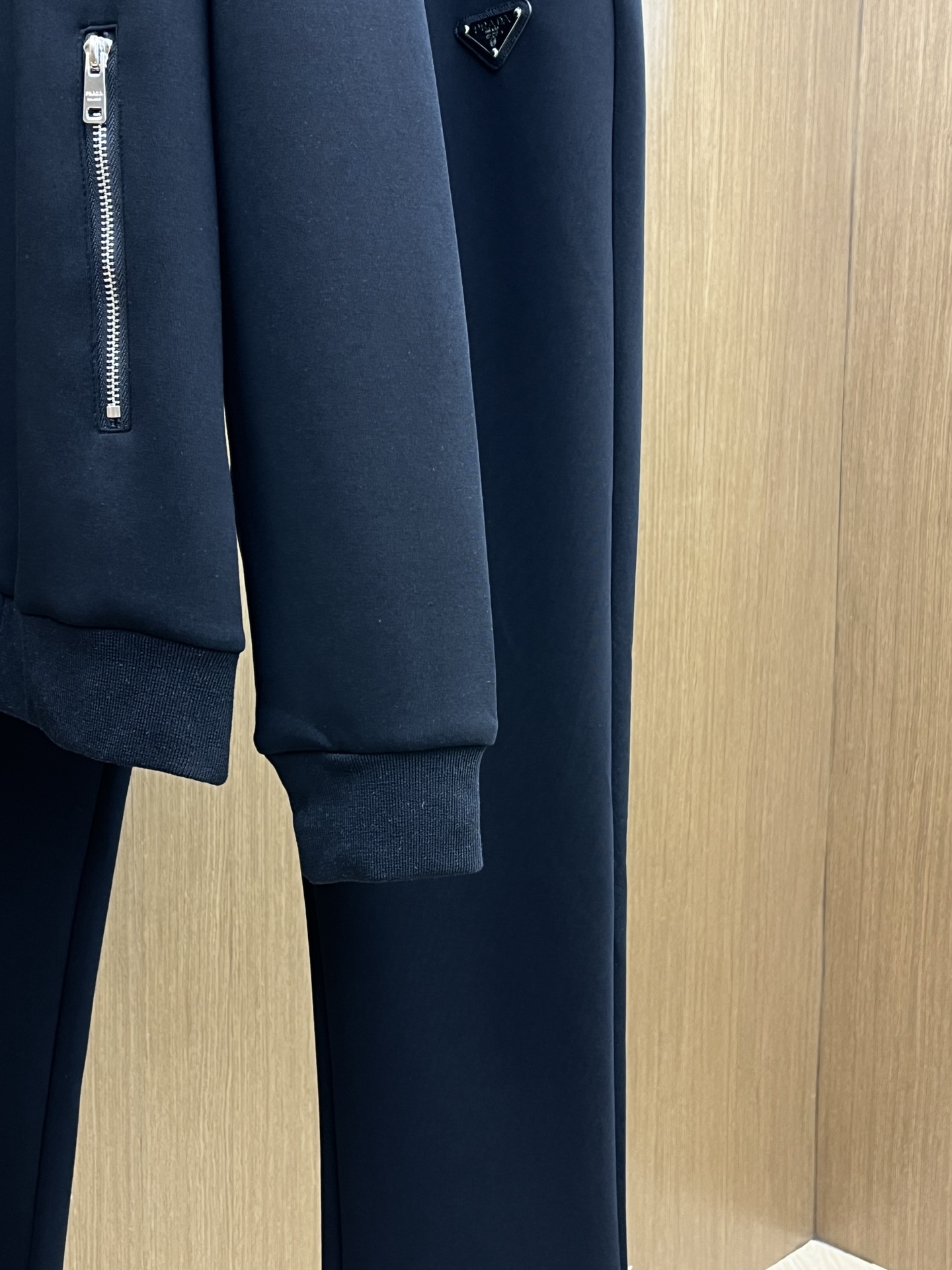 秋冬/套 PD 🔥GW最新款休闲风休闲套装 最新最顶级经典重工刺绣字母排列经典图案潮流连帽休闲开衫套装，