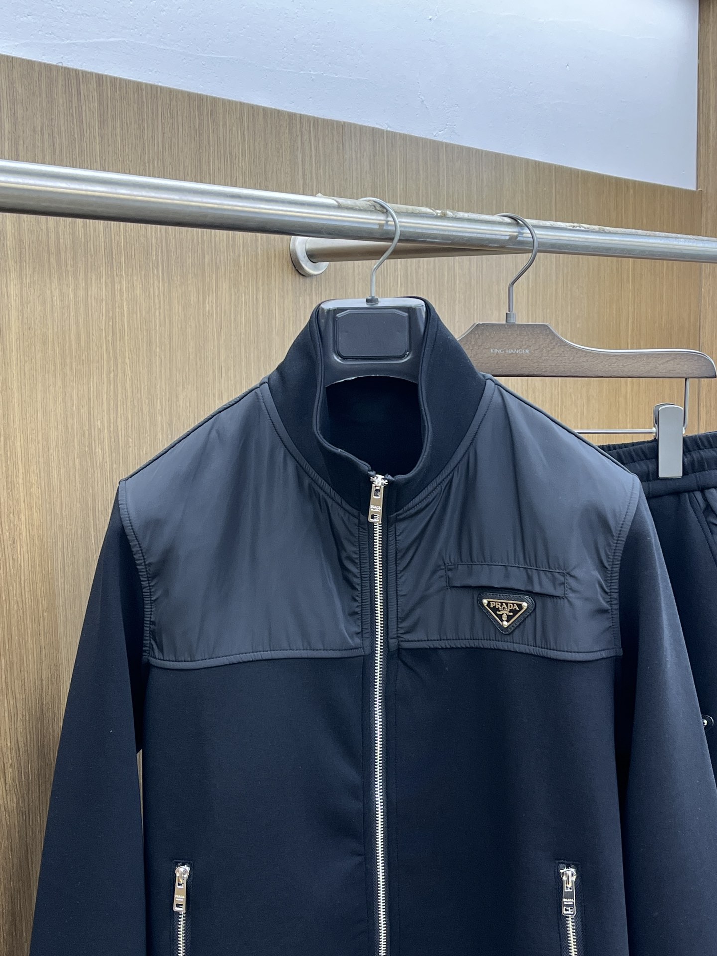 秋冬/套 PD 🔥GW最新款休闲风休闲套装 最新最顶级经典重工刺绣字母排列经典图案潮流连帽休闲开衫套装，