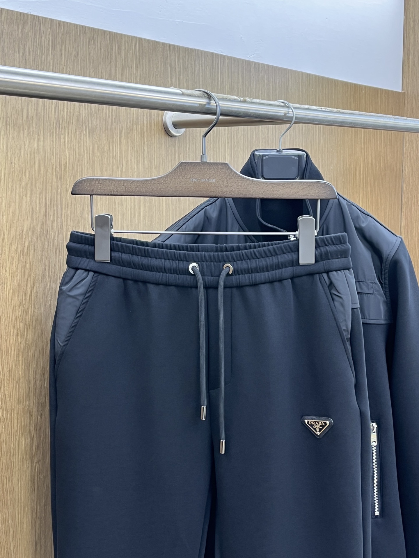 秋冬/套 PD 🔥GW最新款休闲风休闲套装 最新最顶级经典重工刺绣字母排列经典图案潮流连帽休闲开衫套装，