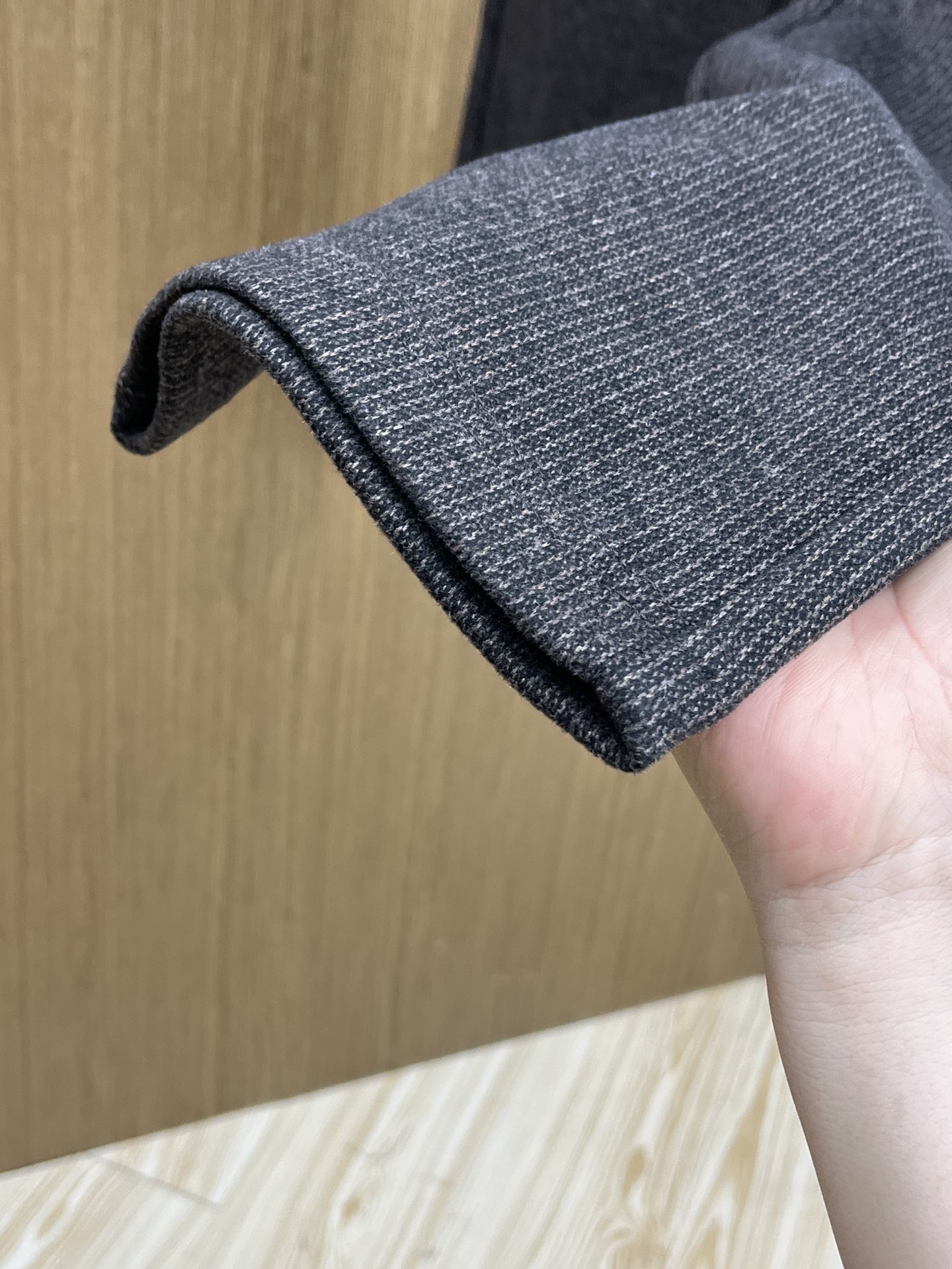 秋冬 L秋冬时尚老钱风羊毛裤松弛感拉满高奢定织绵羊毛+桑蚕丝+中空聚酯+腈纶+氨纶五合一质地，丝滑垂感弹