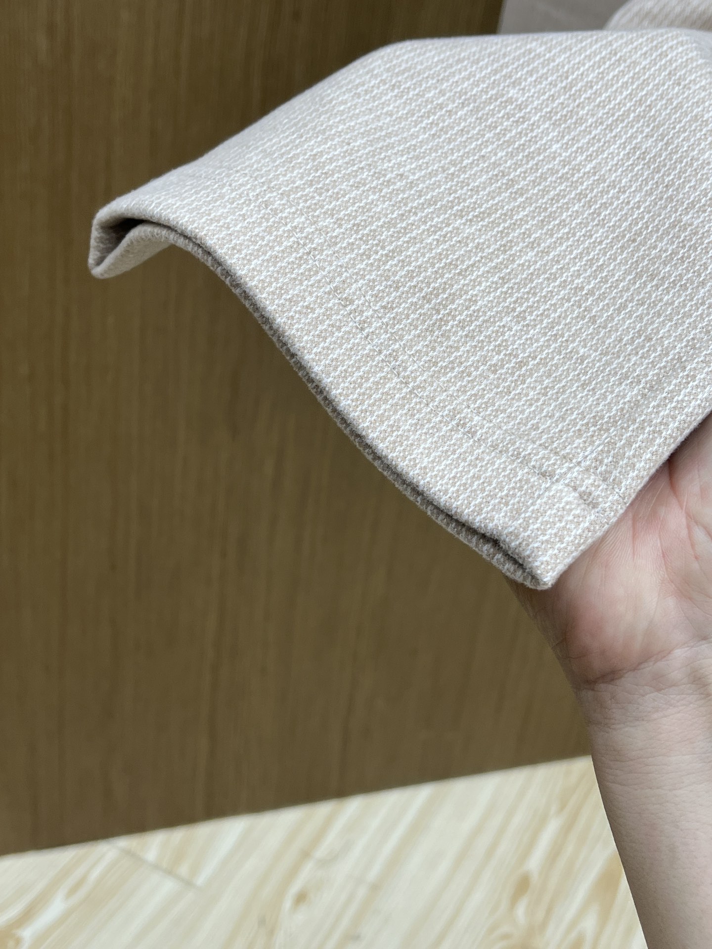 秋冬 L秋冬时尚老钱风羊毛裤松弛感拉满高奢定织绵羊毛+桑蚕丝+中空聚酯+腈纶+氨纶五合一质地，丝滑垂感弹