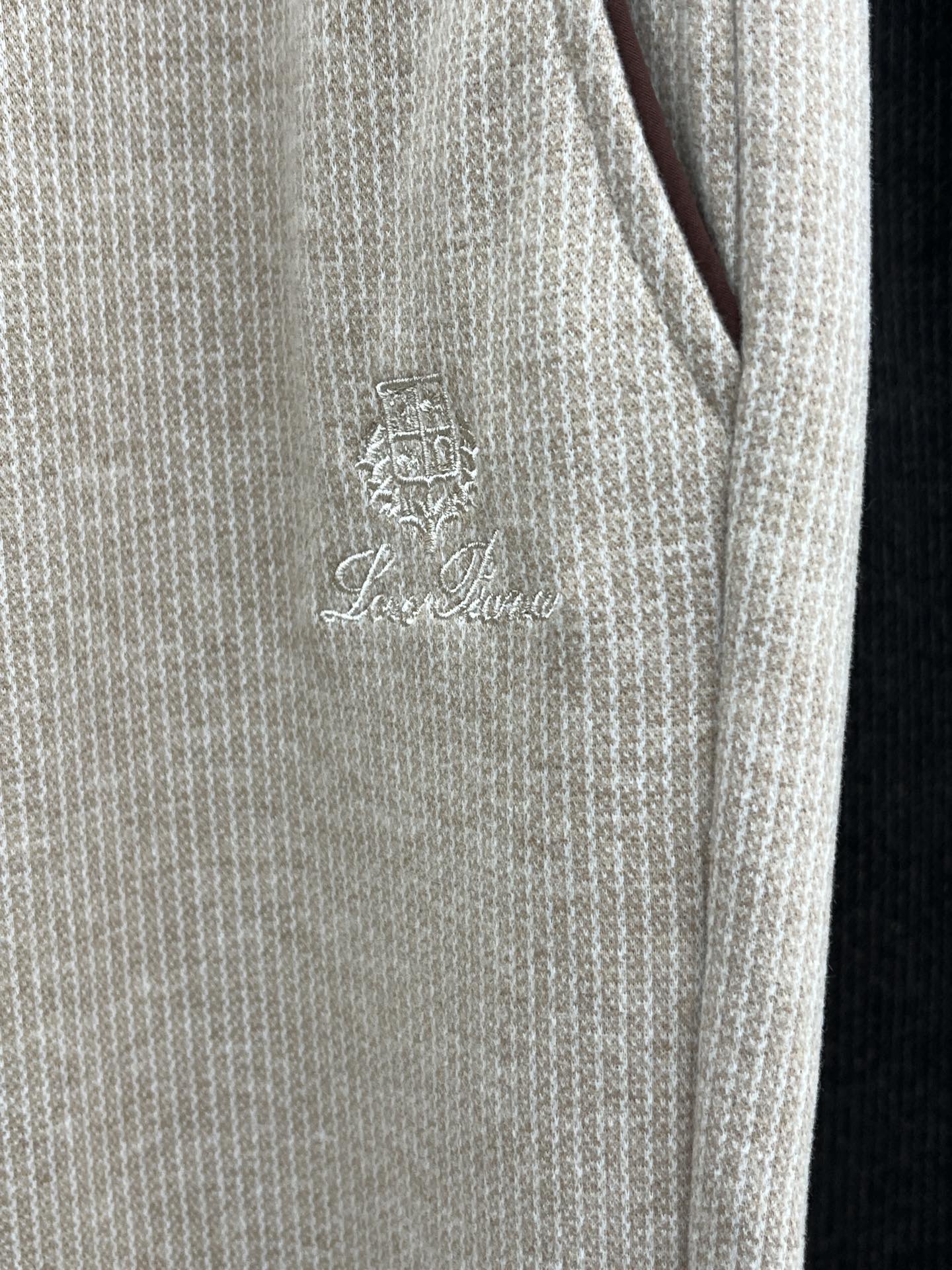 秋冬 L秋冬时尚老钱风羊毛裤松弛感拉满高奢定织绵羊毛+桑蚕丝+中空聚酯+腈纶+氨纶五合一质地，丝滑垂感弹