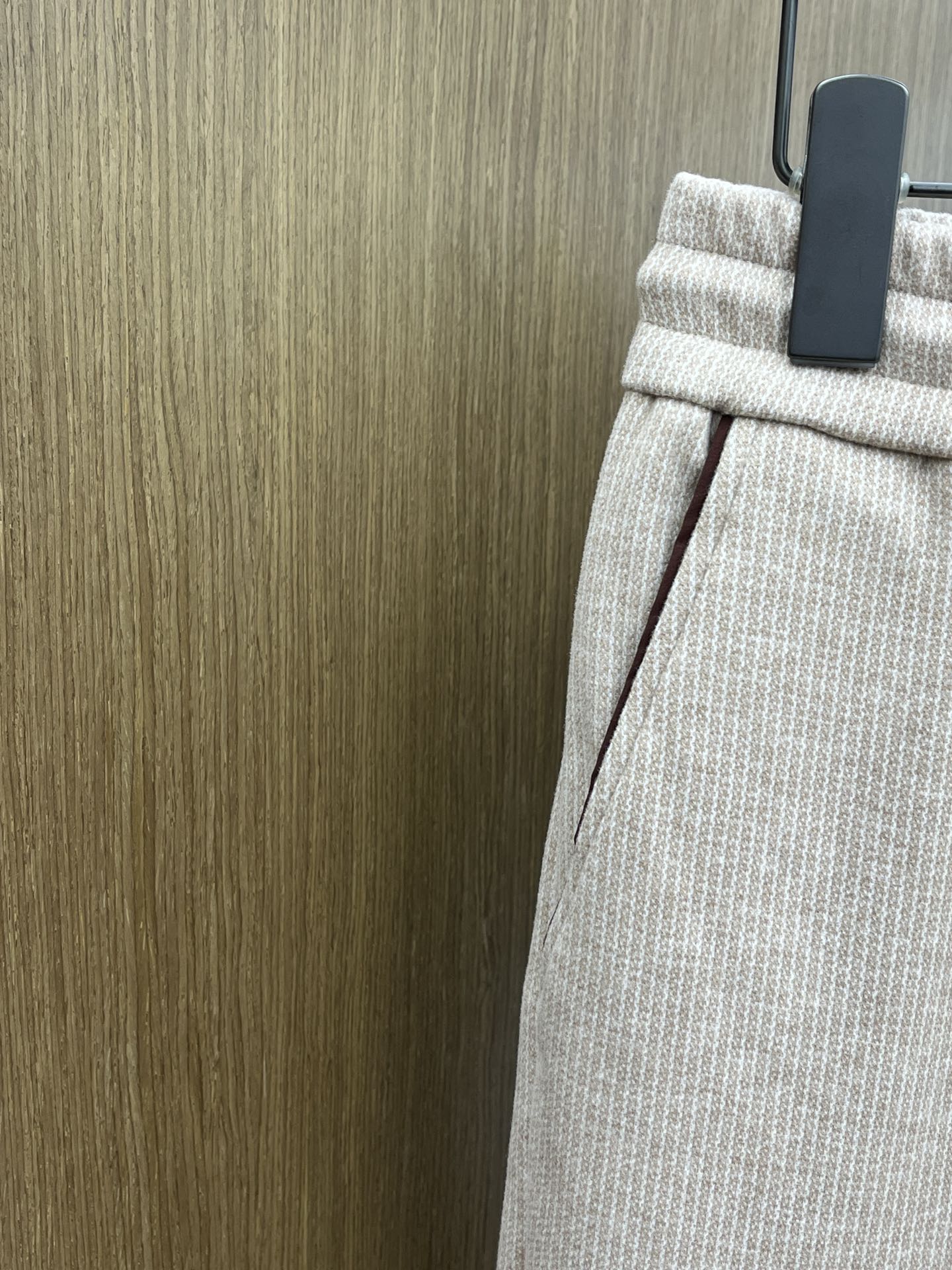 秋冬 L秋冬时尚老钱风羊毛裤松弛感拉满高奢定织绵羊毛+桑蚕丝+中空聚酯+腈纶+氨纶五合一质地，丝滑垂感弹