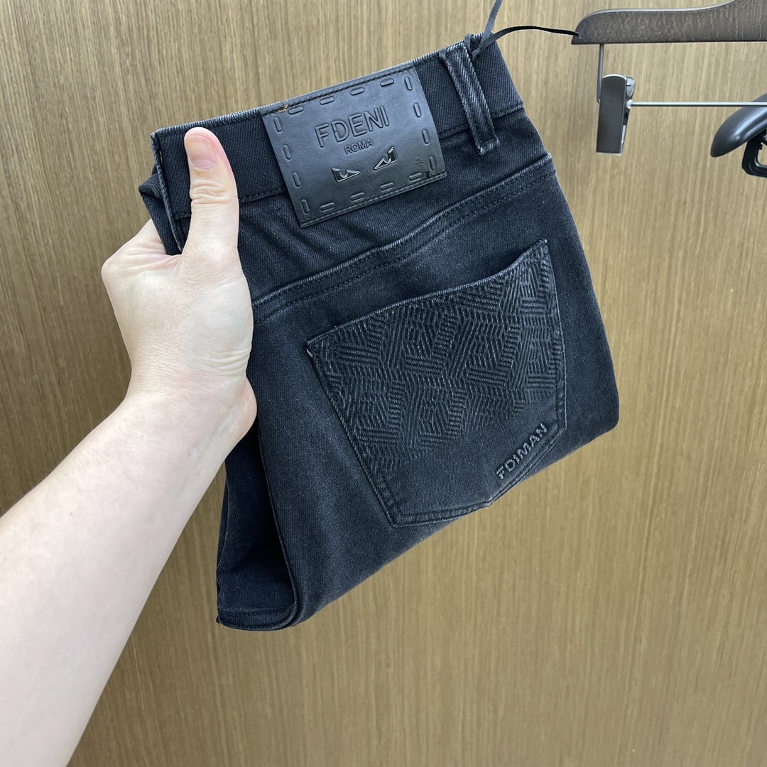 NO:646556,Autumn and winter FD new autumn and winter casual jeans are on sale simultaneously on the official website, with trousers body craftsmanship design, imported customer-supplied accessories and fabric customization, and factory-produced products exempted from inspection!  Every detail is done to the extreme, original hardware accessories, full of fashion, stylish and handsome upper body, a must-have item for fashionistas!  Original fh12 product!  Code number 29-38 no 35.37,,jeans,alexander wang19860909秋冬 FD 秋冬新品休闲牛仔裤 官网同步发售,裤身工艺设计,进口客供辅料、面料定制,代工厂出品免检！每个细节做到极致,原版五金配件,潮范十足、上身有型帅气,潮人必备单品！ fh12原单出品！ 码数29-38无35.37,,jeans,alexander wang,Men's clothing