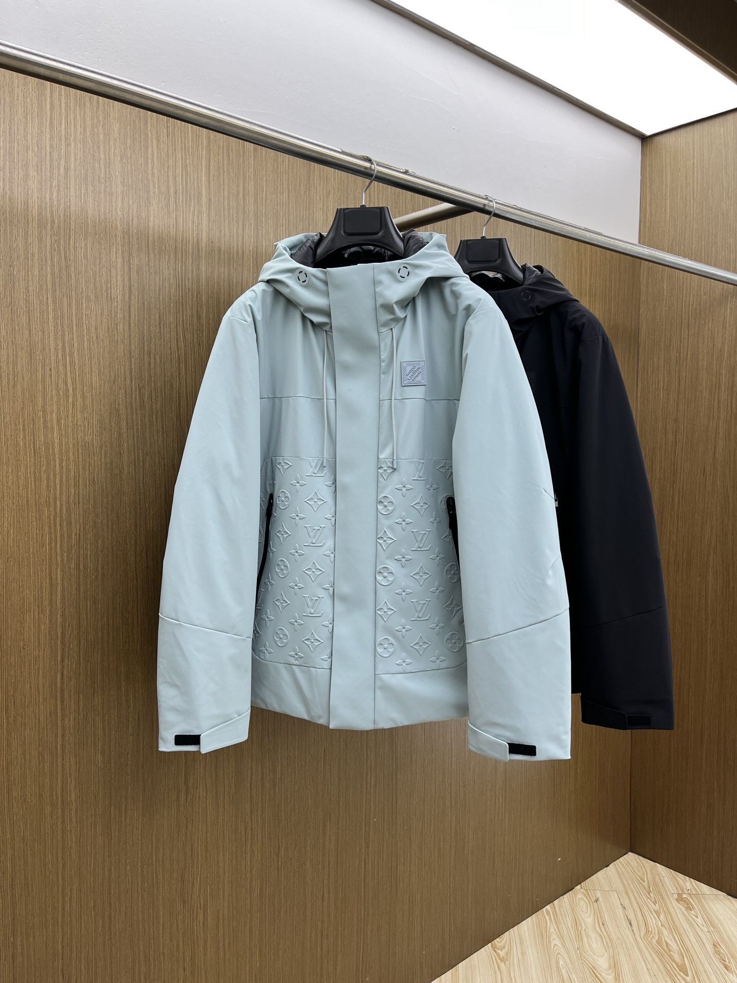 秋冬羽绒 LV 🔥🔥羽绒服2025最新款时尚设计师款羽绒外套.（连帽不可拆卸）处处细节显工艺足够的高级 