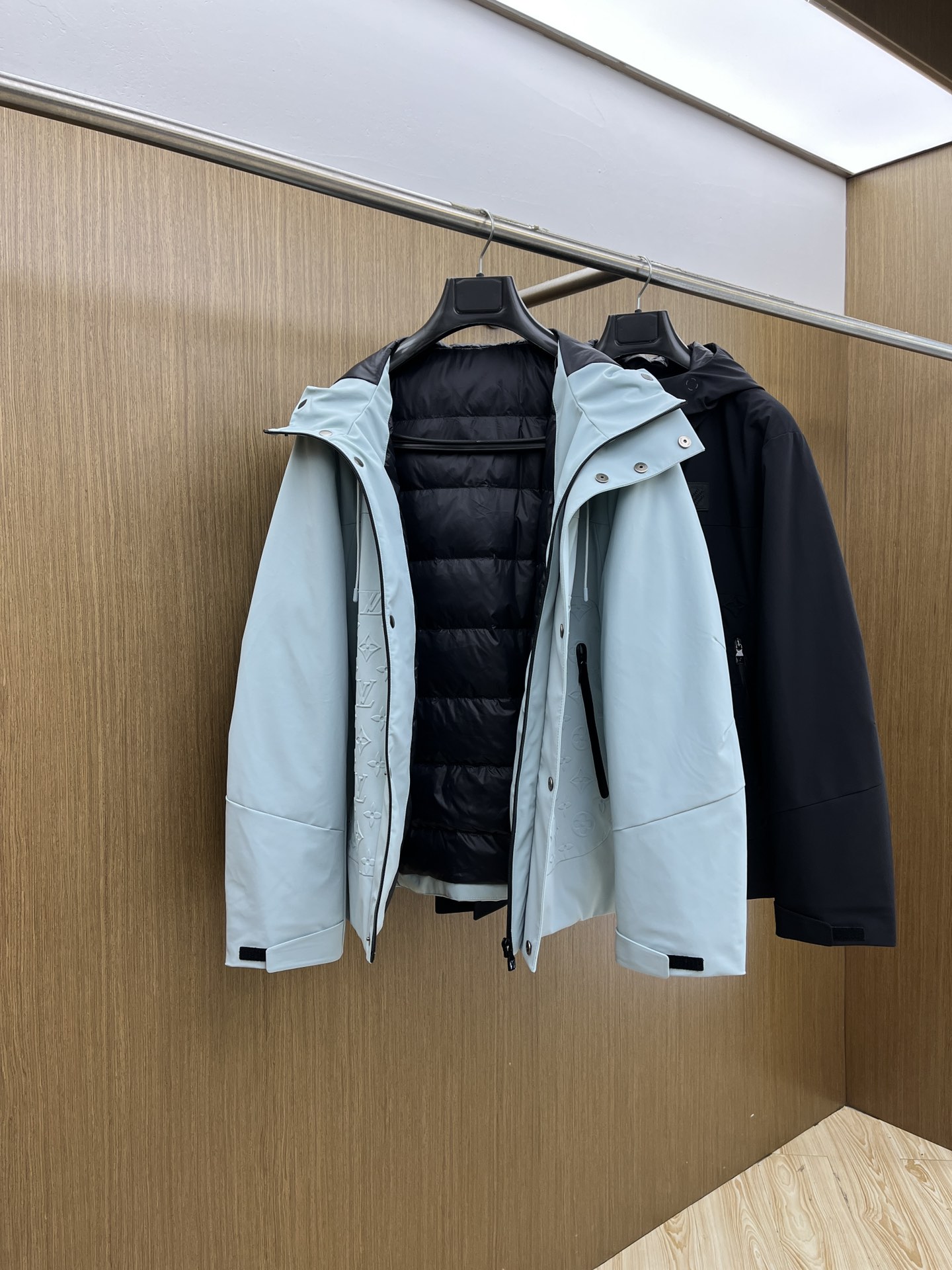 秋冬羽绒 LV 🔥🔥羽绒服2025最新款时尚设计师款羽绒外套.（连帽不可拆卸）处处细节显工艺足够的高级 