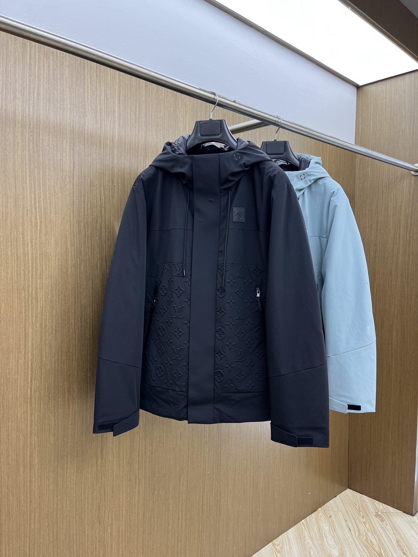 秋冬羽绒 LV 🔥🔥羽绒服2025最新款时尚设计师款羽绒外套.（连帽不可拆卸）处处细节显工艺足够的高级 